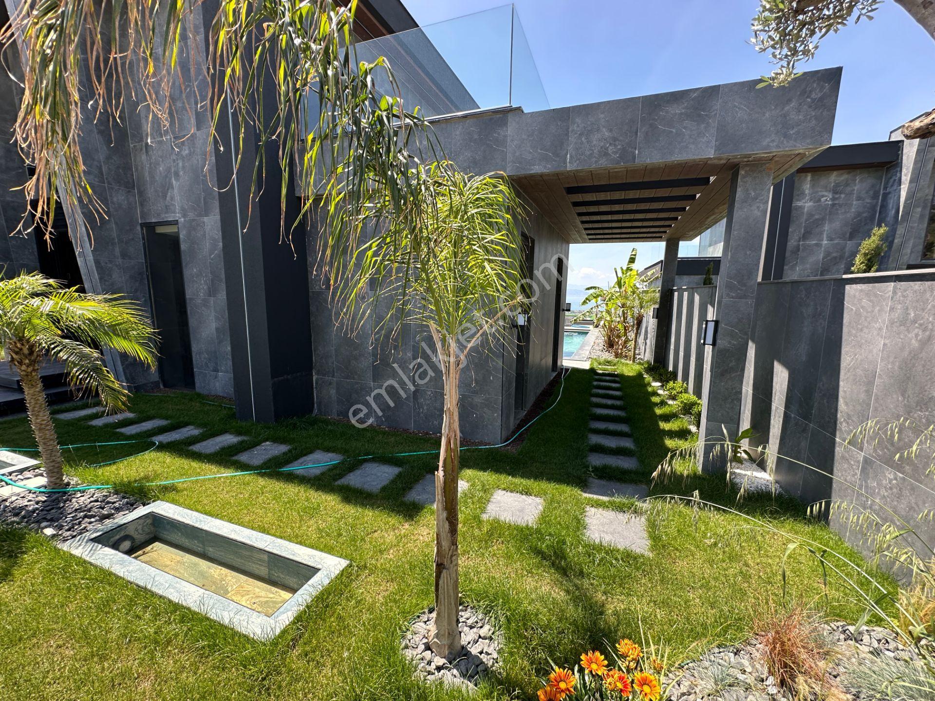 Kuşadasında Satılık Avangarte Özel Tasarım Müstakil Villa - Görsel 28