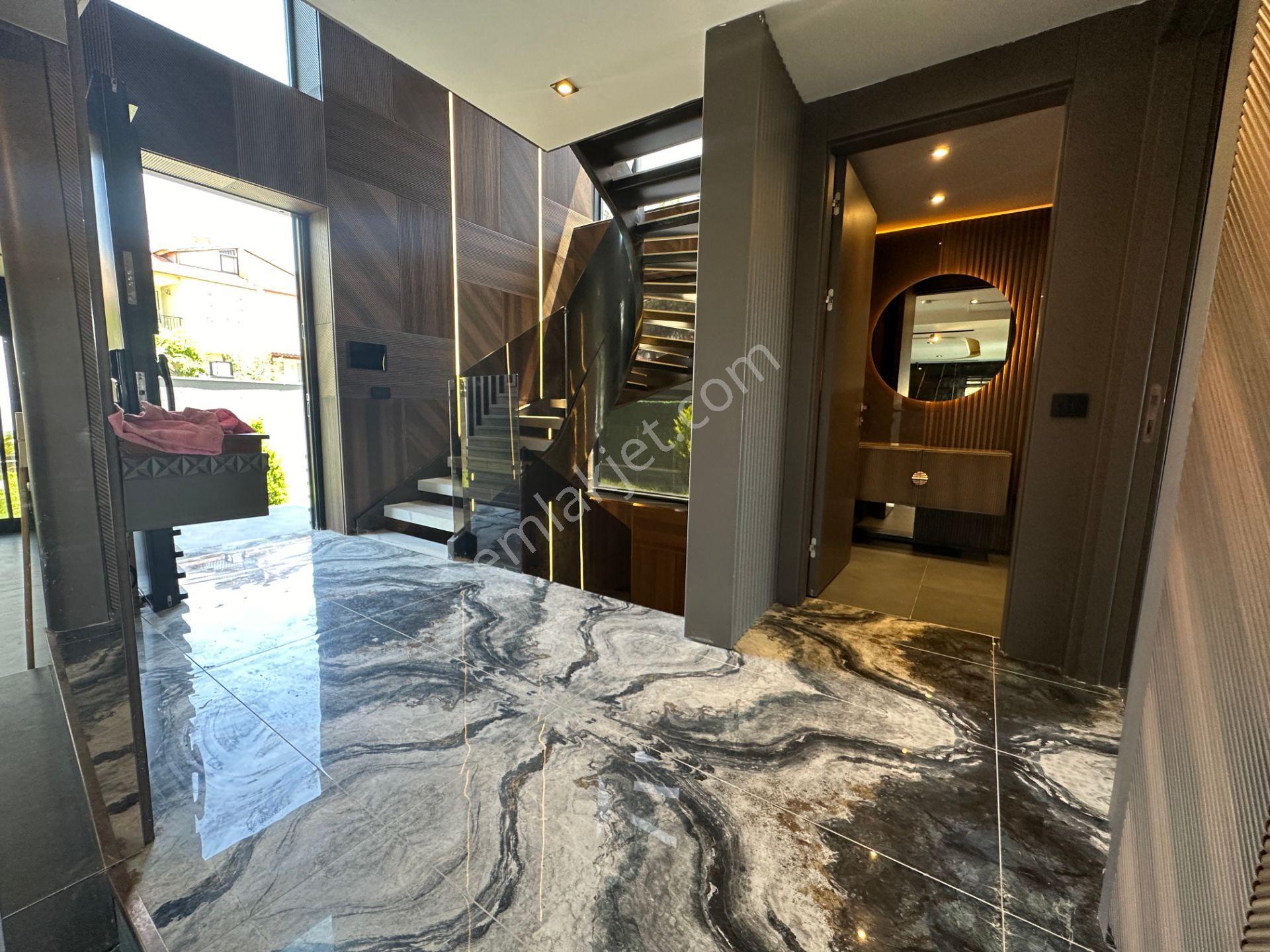 Kuşadasında Satılık Avangarte Özel Tasarım Müstakil Villa - Görsel 8