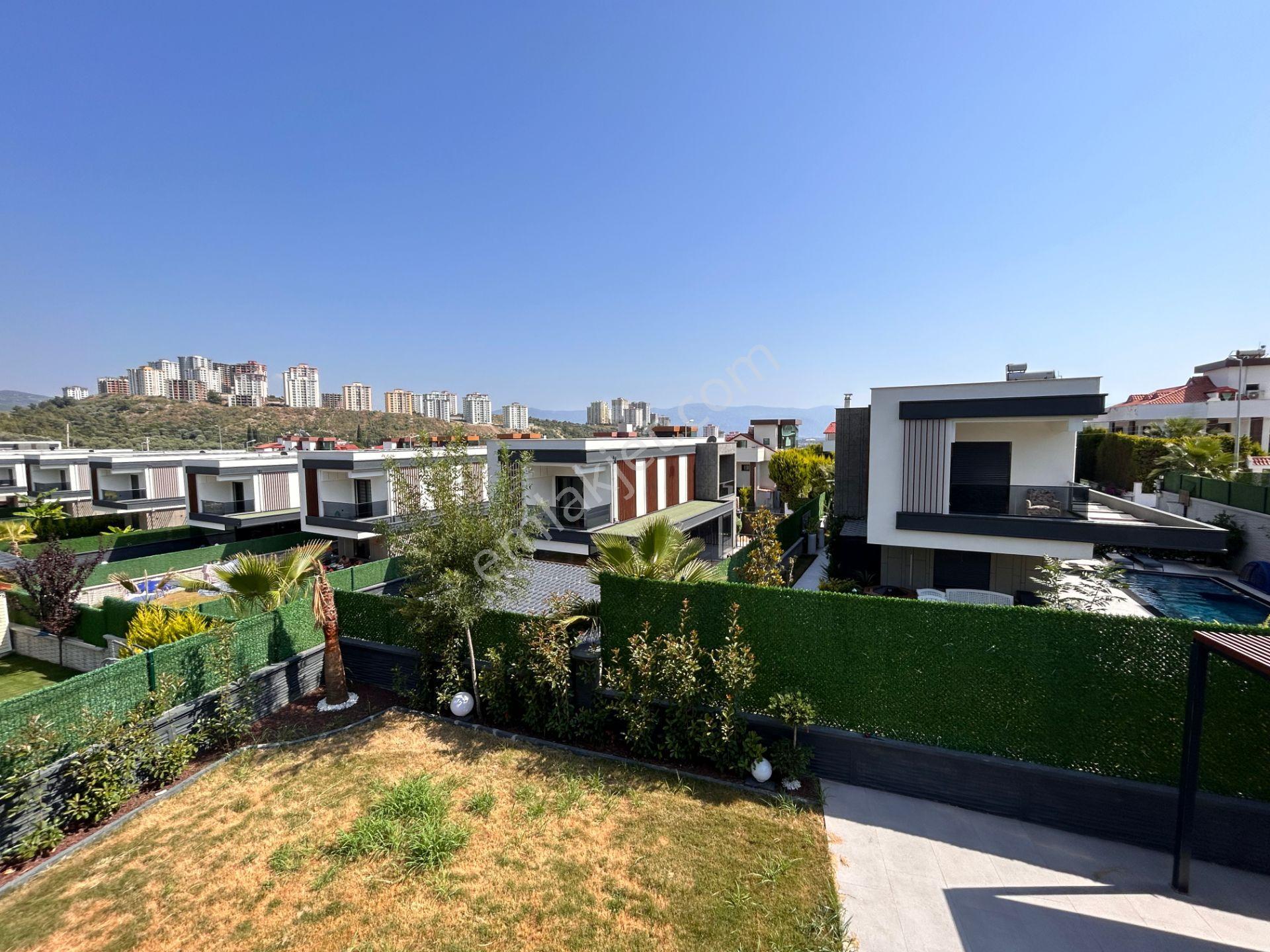 Kuşadası Merkezde Doğalgazlı 4+1 Müstakil Villa - Görsel 23