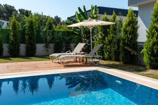 Kuşadası Soğucak'ta Müstakil Özel Havuzlu Eşyalı Villa-aidat Yok - Görsel 8