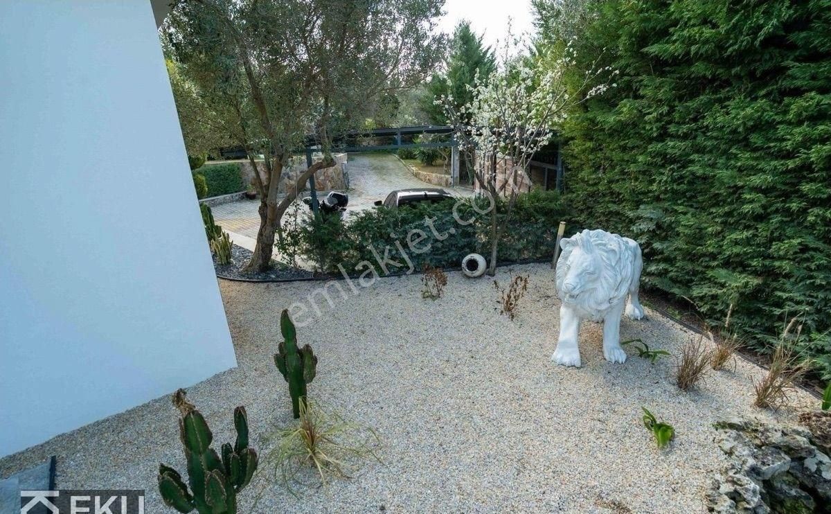 Kuşadasın'da Tek Katlı Çiftlik Evi 4+1 - Görsel 33