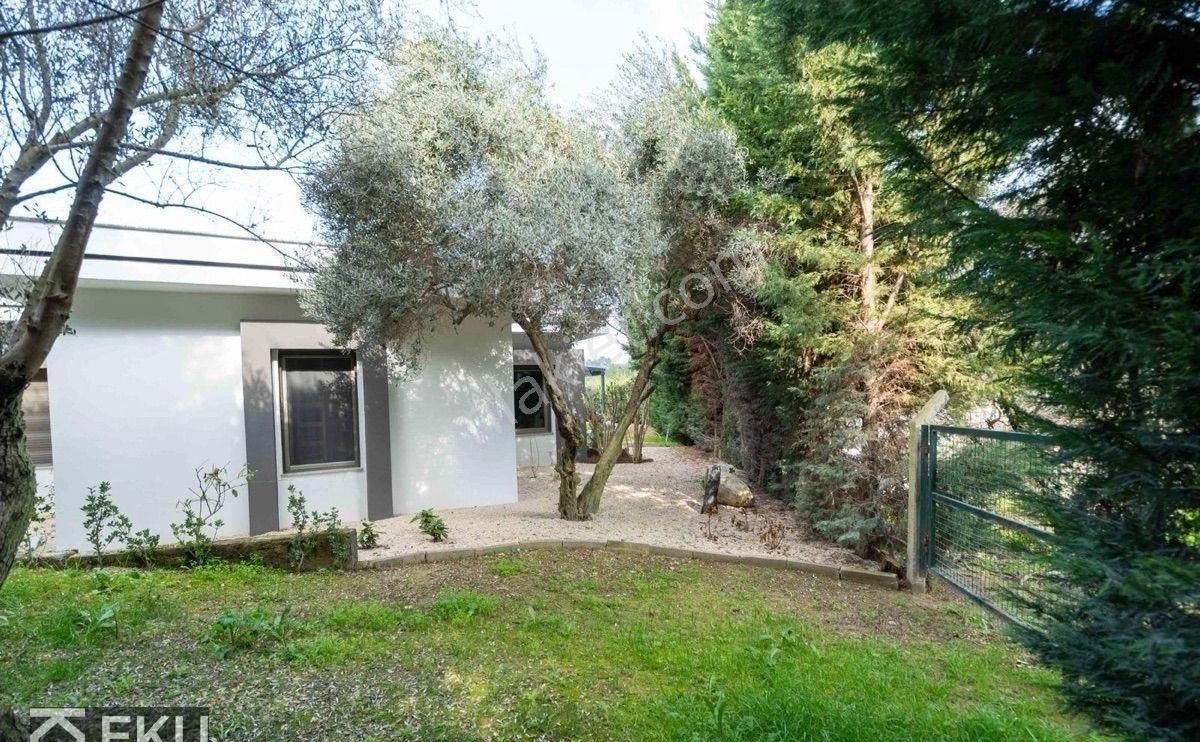 Kuşadasın'da Tek Katlı Çiftlik Evi 4+1 - Görsel 9