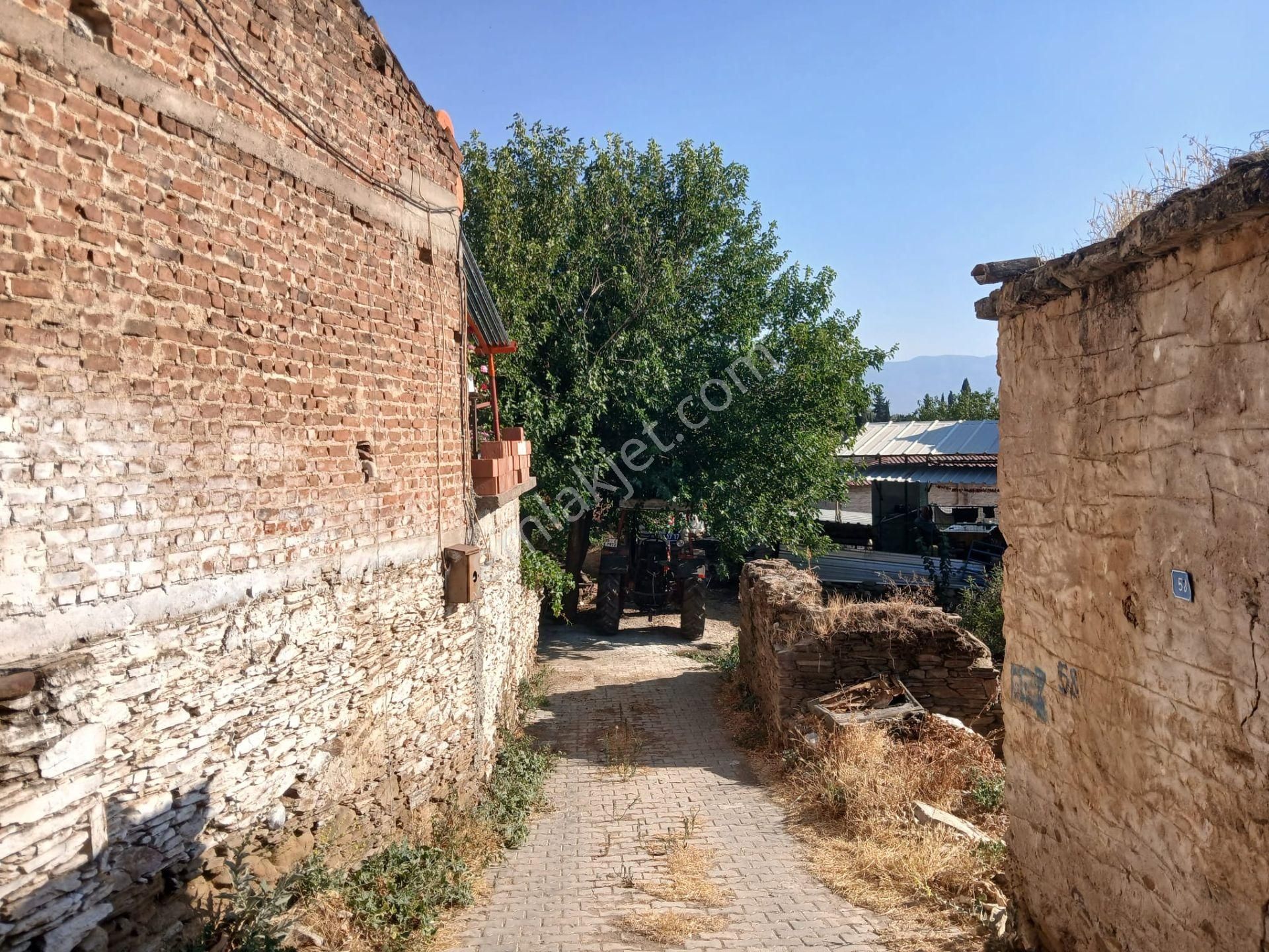 Bayındır Pınarlı'da Köy Içınde Üzerınde Ev Olan Satılık Arsa - Görsel 15
