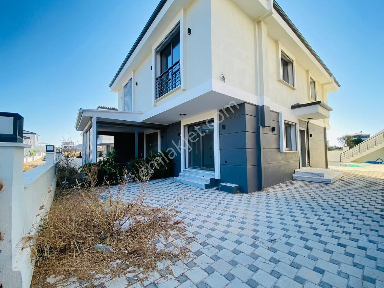 Didimde Satılık Havuzlu Site İçinde Denize Yakın 3+1 Villa