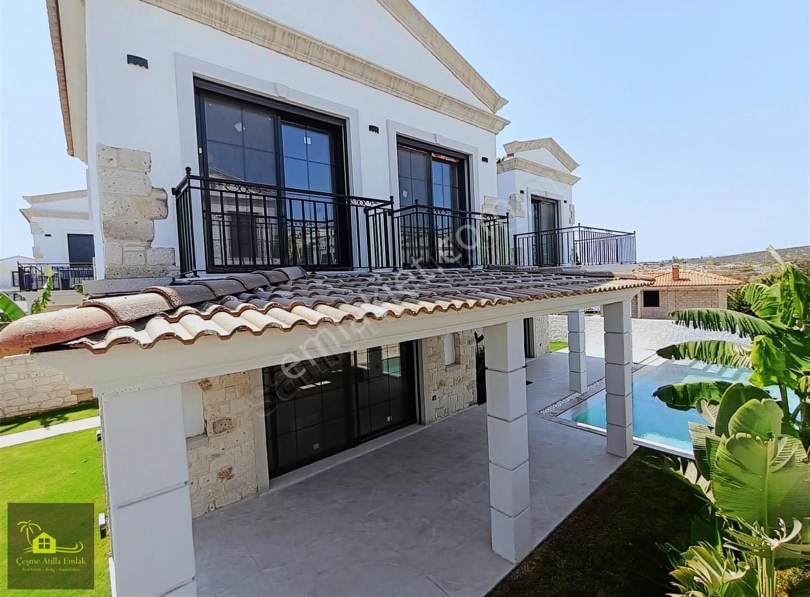 Atilla Emlak'tan Çeşme Şifne'de Tam Müstakil Havuzlu Villa