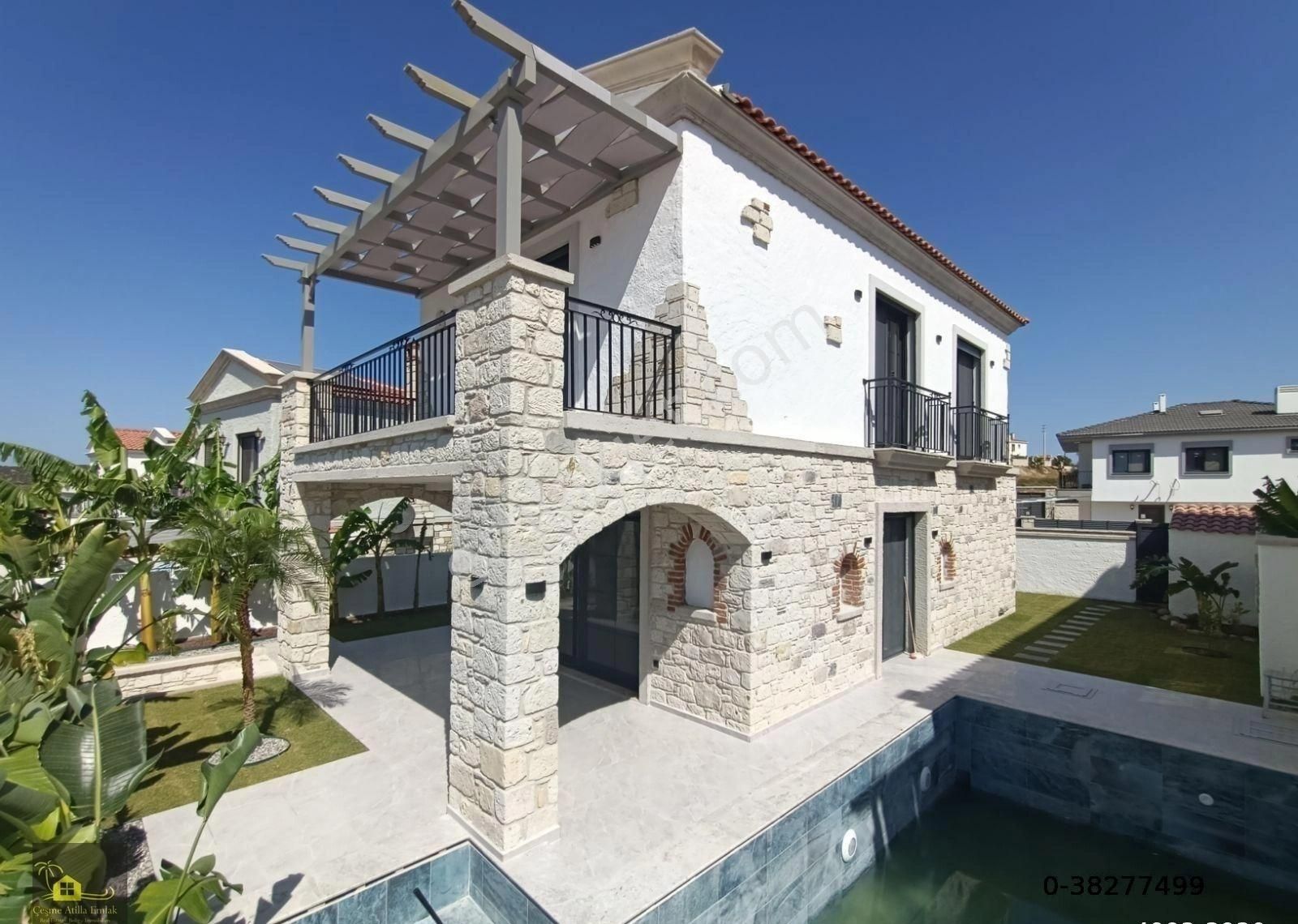 Atilla Emlak'tan Çeşme'de Satılık Tam Müstakil Havuzlu Villa