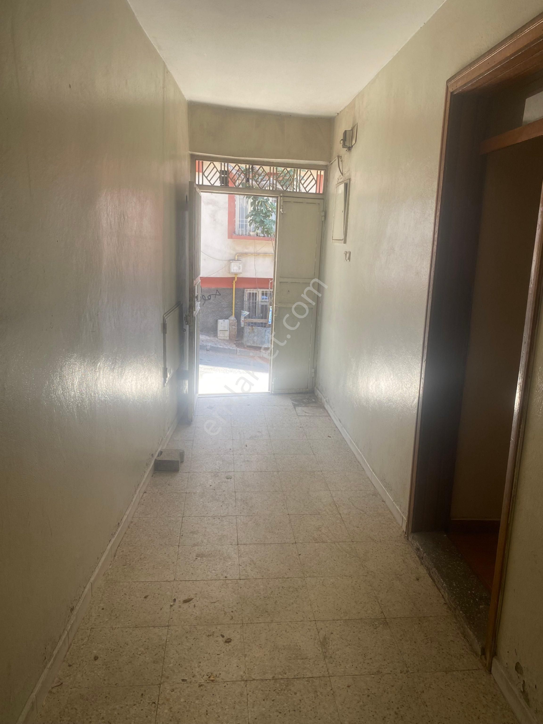 Kayalar Emlaktan Satılık 3 Katlı Müstakil Ev - Görsel 5