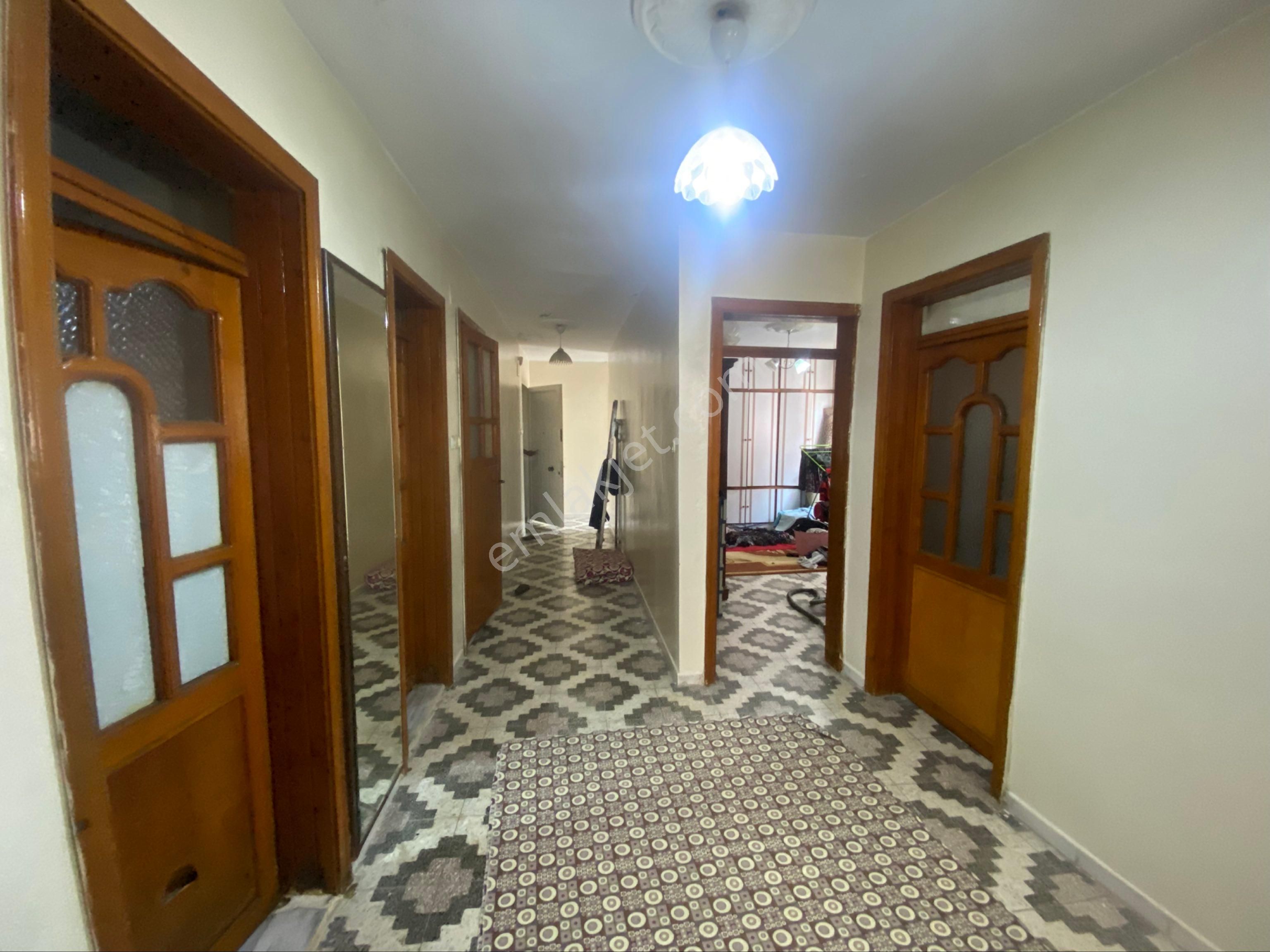 Kayalar Emlaktan Satılık 3 Katlı Müstakil Ev - Görsel 10