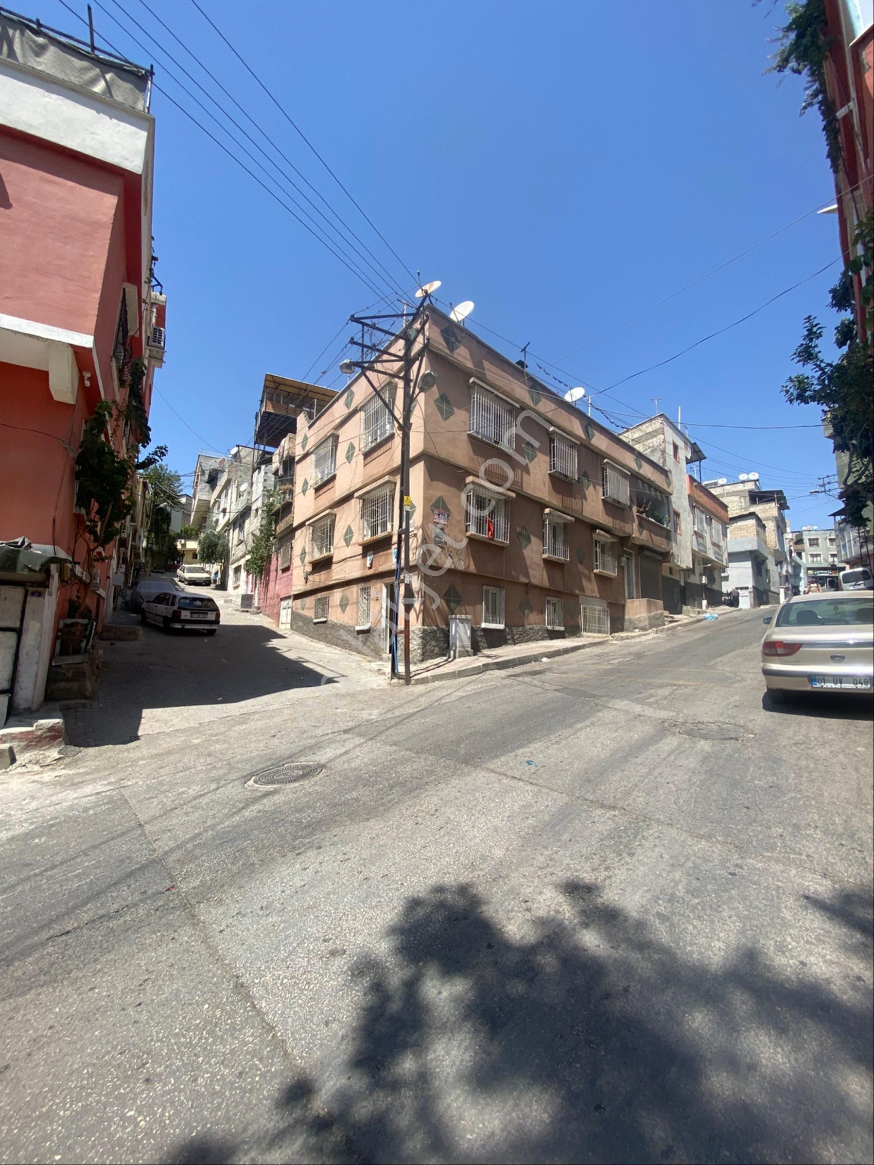 Kayalar Emlaktan Satılık 3 Katlı Müstakil Ev - Görsel 3