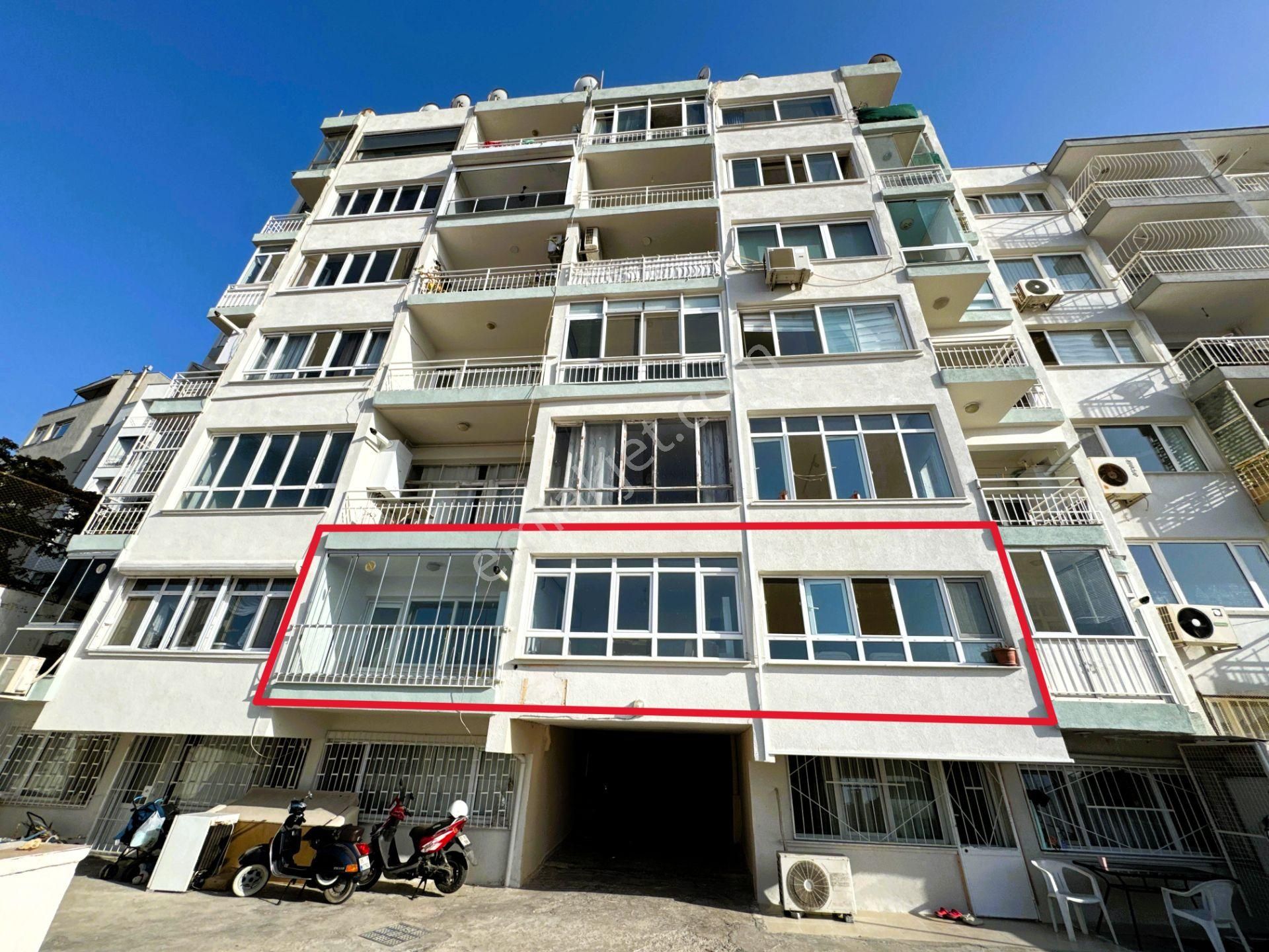 Izmır Karataş 'ta Otoparklı Denız Manzaralı Boş 3+1 Satılık Daıre