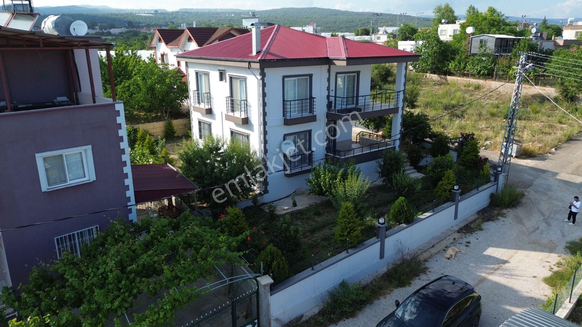 Erdemli 473 M2 İçinde Aslanlı 2 Katlı Satılık Lüks Villa