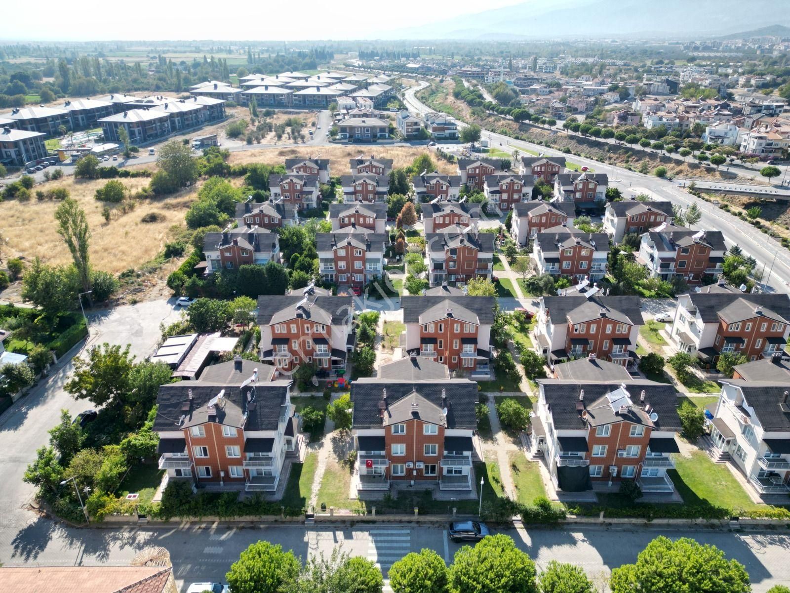 Balıkesir Edremit Cennetayağı Mahallesinde Satılık Trıblex Villa