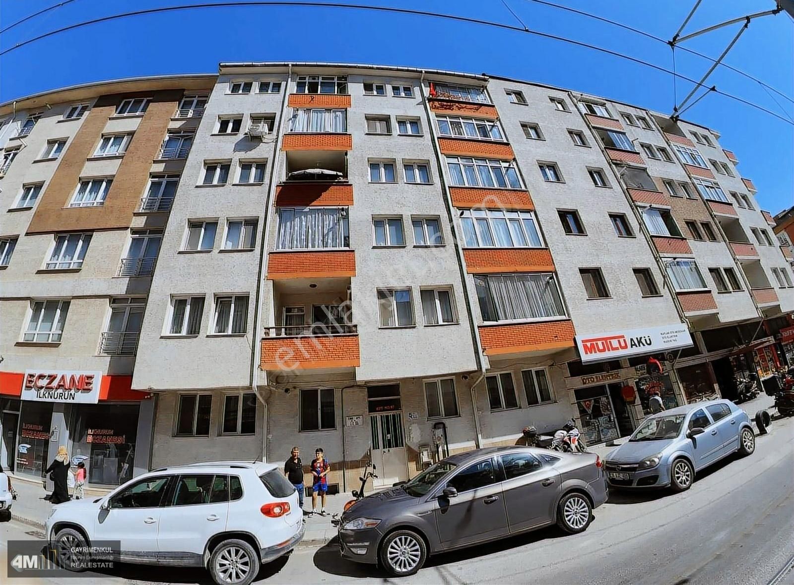 4m'den Gaffar Okkan Cadde Üzeri Ara Kat Asansörlü 90m2 2+1