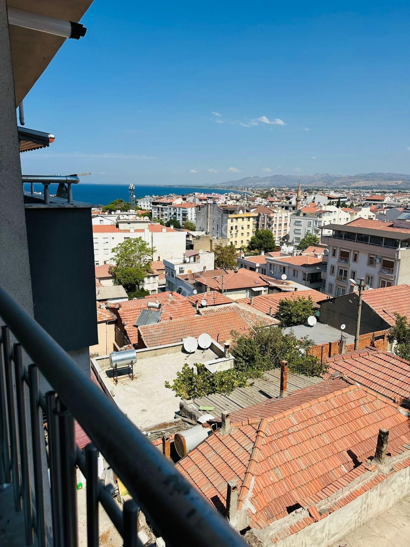 Merkez'den Deniz Manzaralı Doğazgazlı 4+1 Köşe Dubleks Daire