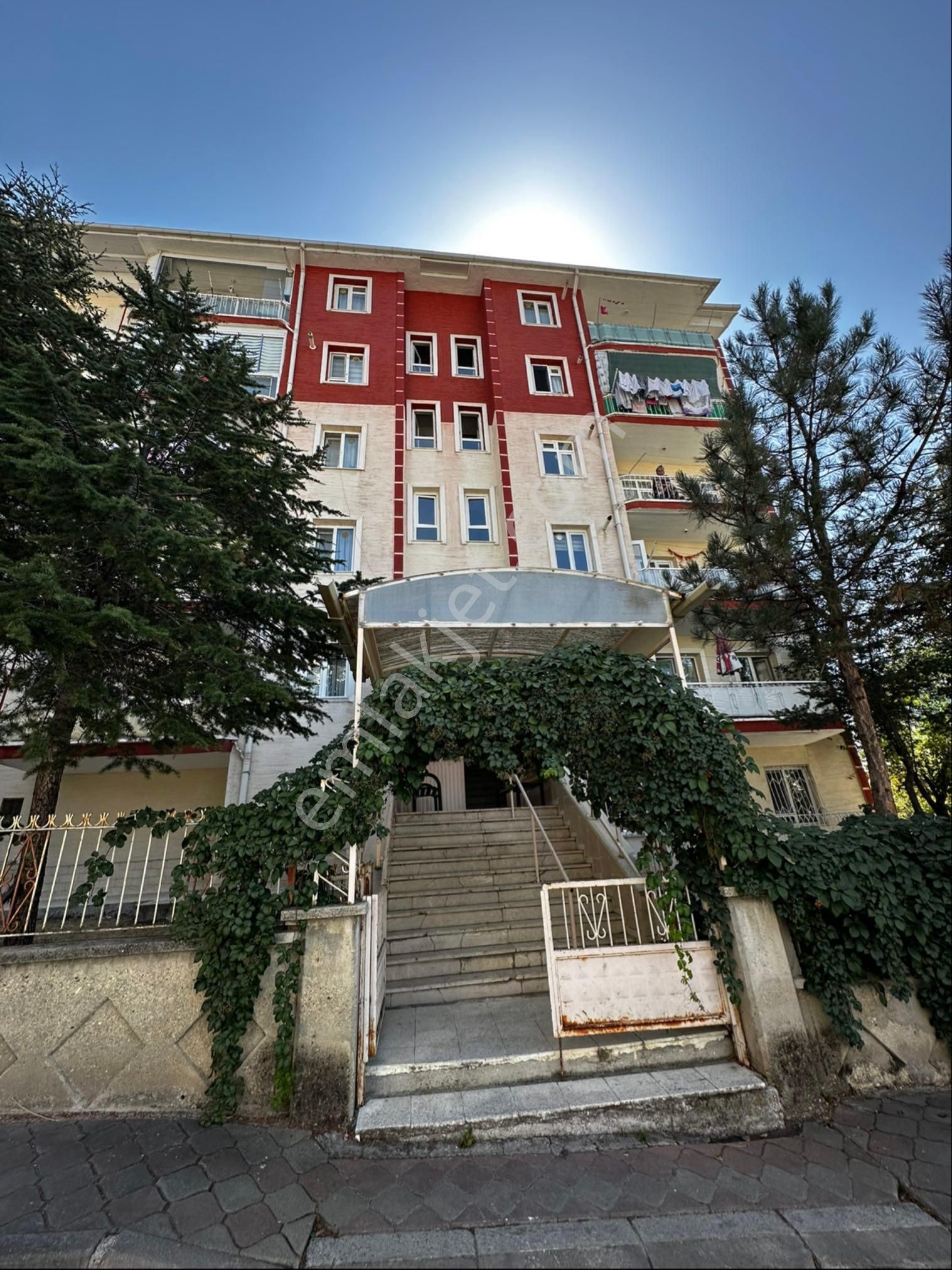 A L C Den G.o.p. Mahallesinde Merkezi Konumda 3+1 Kiralık Daire