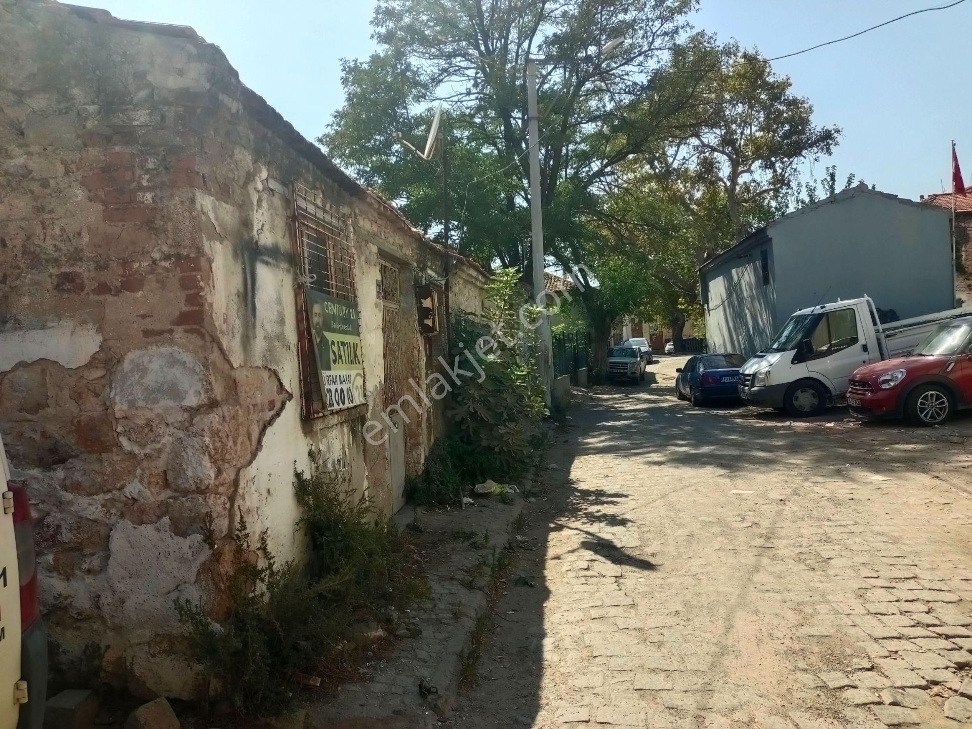 Ayvalık Hamdibeyde Cadde Üstü 105m² Arsa + 2 Ev - Görsel 10