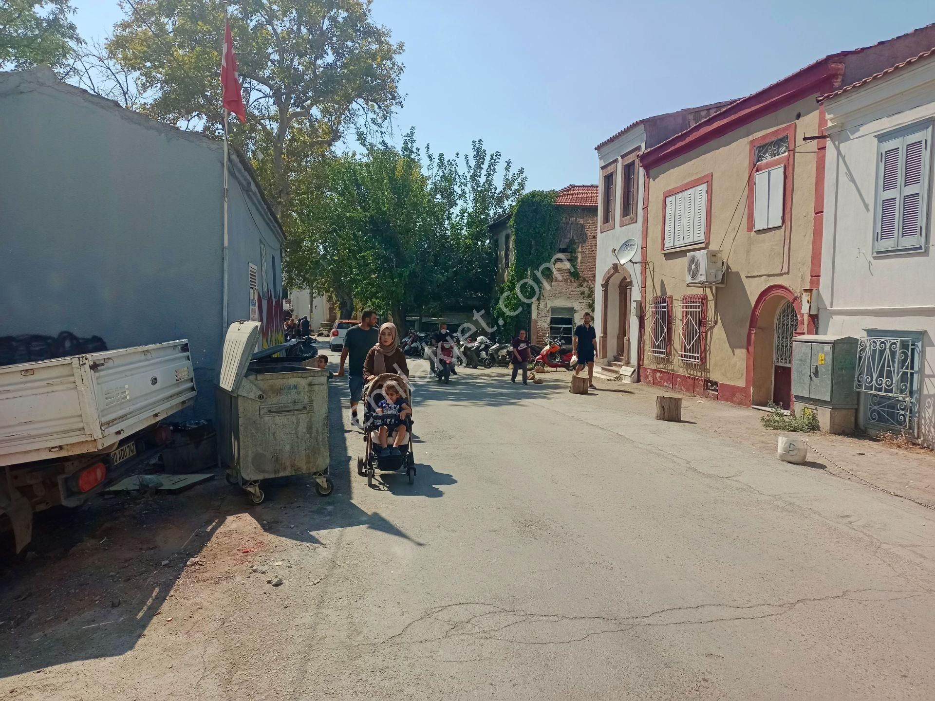 Ayvalık Hamdibeyde Cadde Üstü 105m² Arsa + 2 Ev - Görsel 4