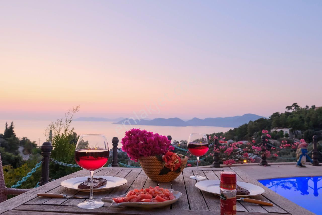 Stop’tan Faralya’da Full Deniz Manzaralı Müstakil Villa