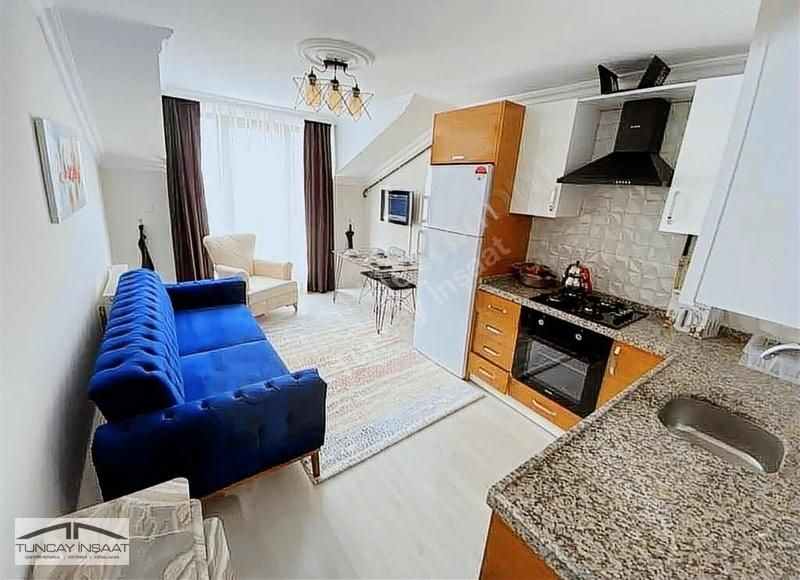 Tuncay'dan Cadde Üstünde 1+1 Full Eşyalı Balkonlu Geniş Daire