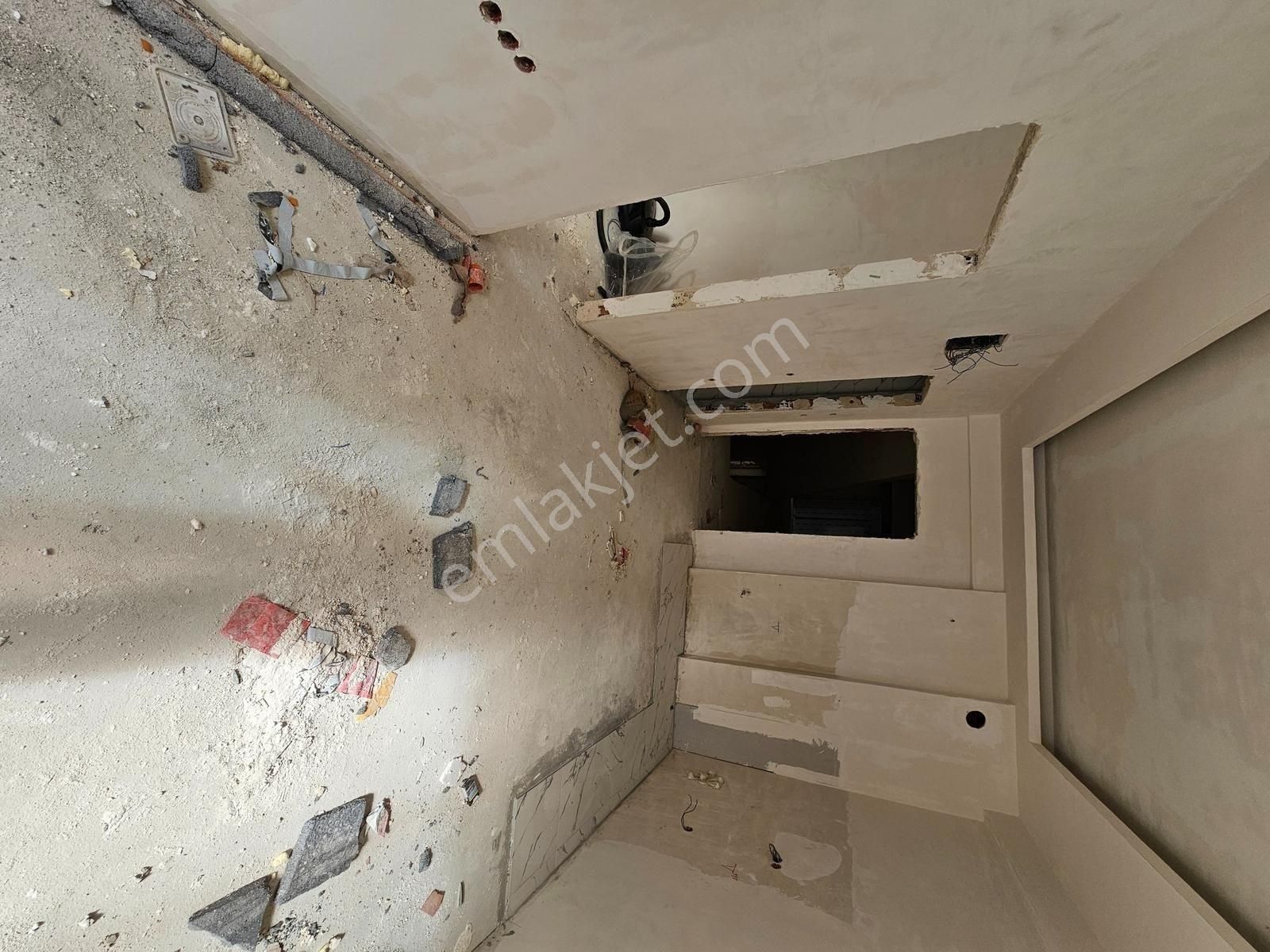 Körfez Pelitköy Tranway Durağına 200 Metre Fırsat 1+1 Daireler