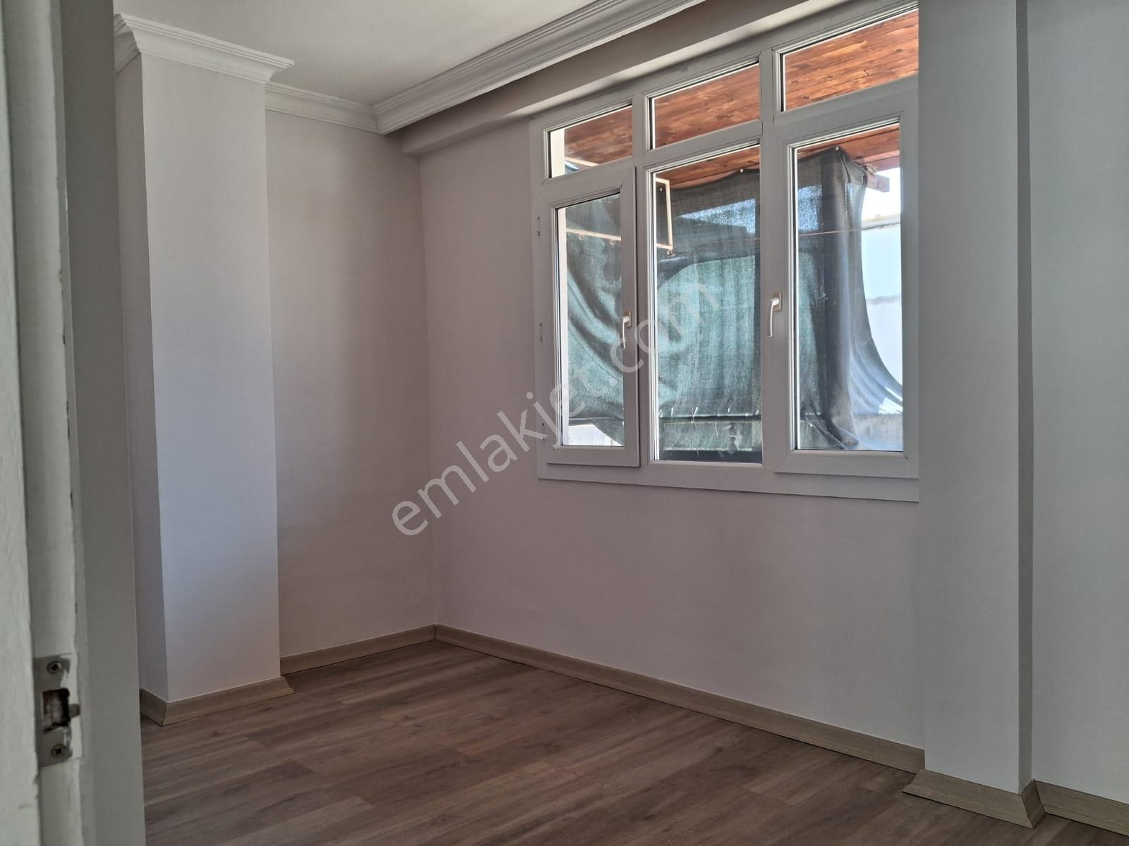 Güzelyalıda 24 Sokakda İçi Yapılı Teraslı İki Adet Balkonlu Son Kat - Görsel 15