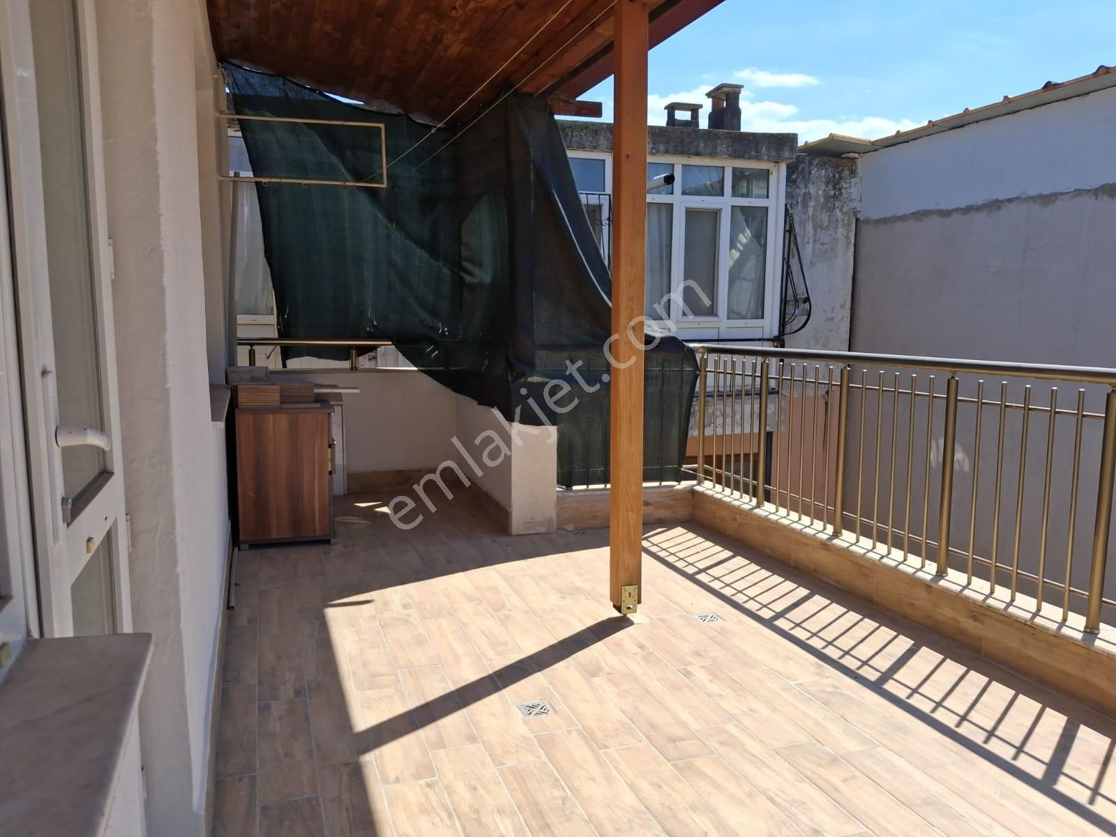 Güzelyalıda 24 Sokakda İçi Yapılı Teraslı İki Adet Balkonlu Son Kat - Görsel 9