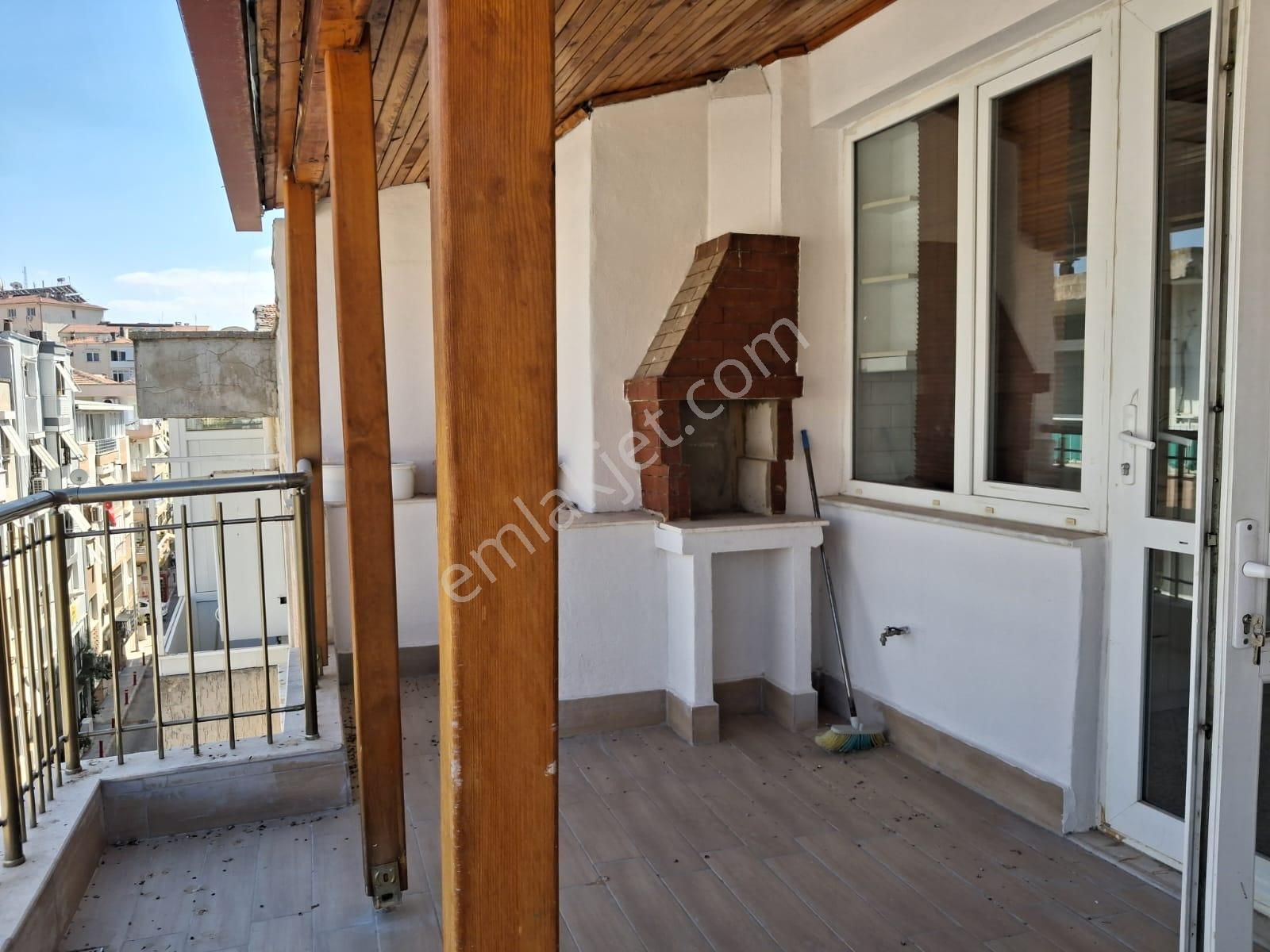 Güzelyalıda 24 Sokakda İçi Yapılı Teraslı İki Adet Balkonlu Son Kat - Görsel 33