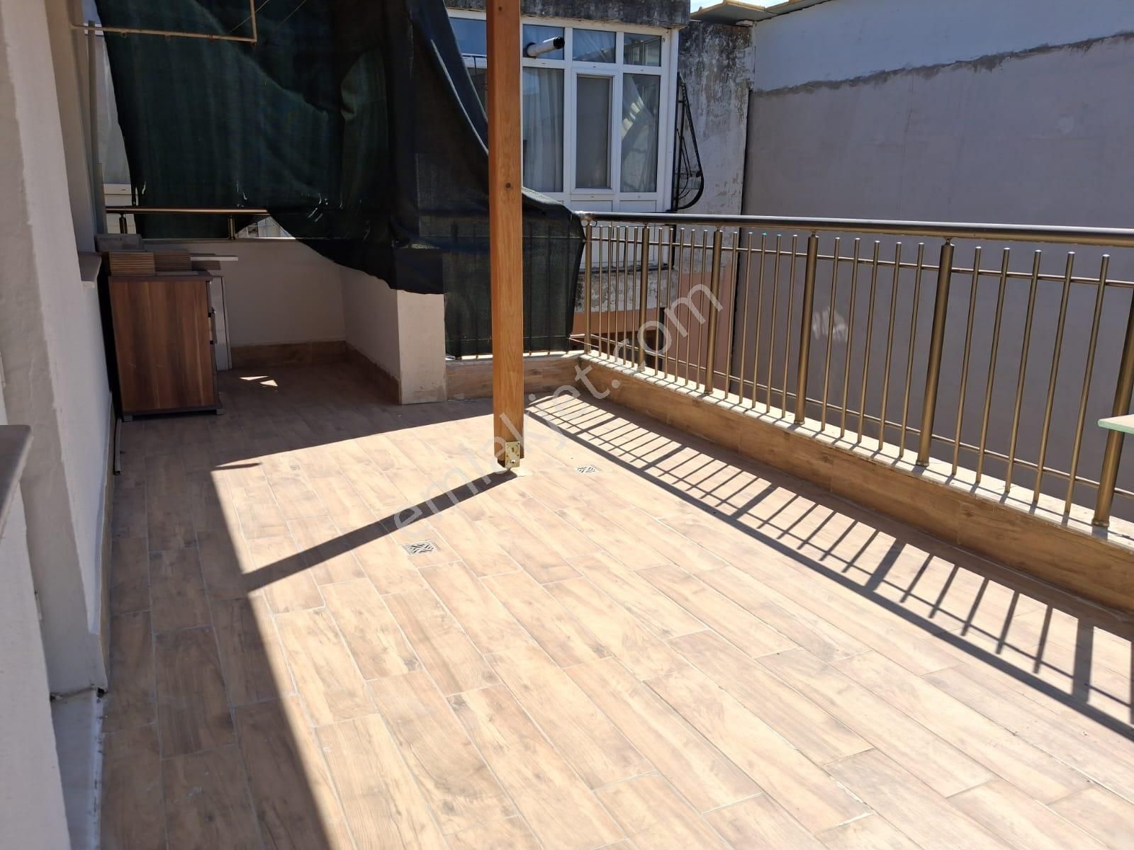 Güzelyalıda 24 Sokakda İçi Yapılı Teraslı İki Adet Balkonlu Son Kat - Görsel 6