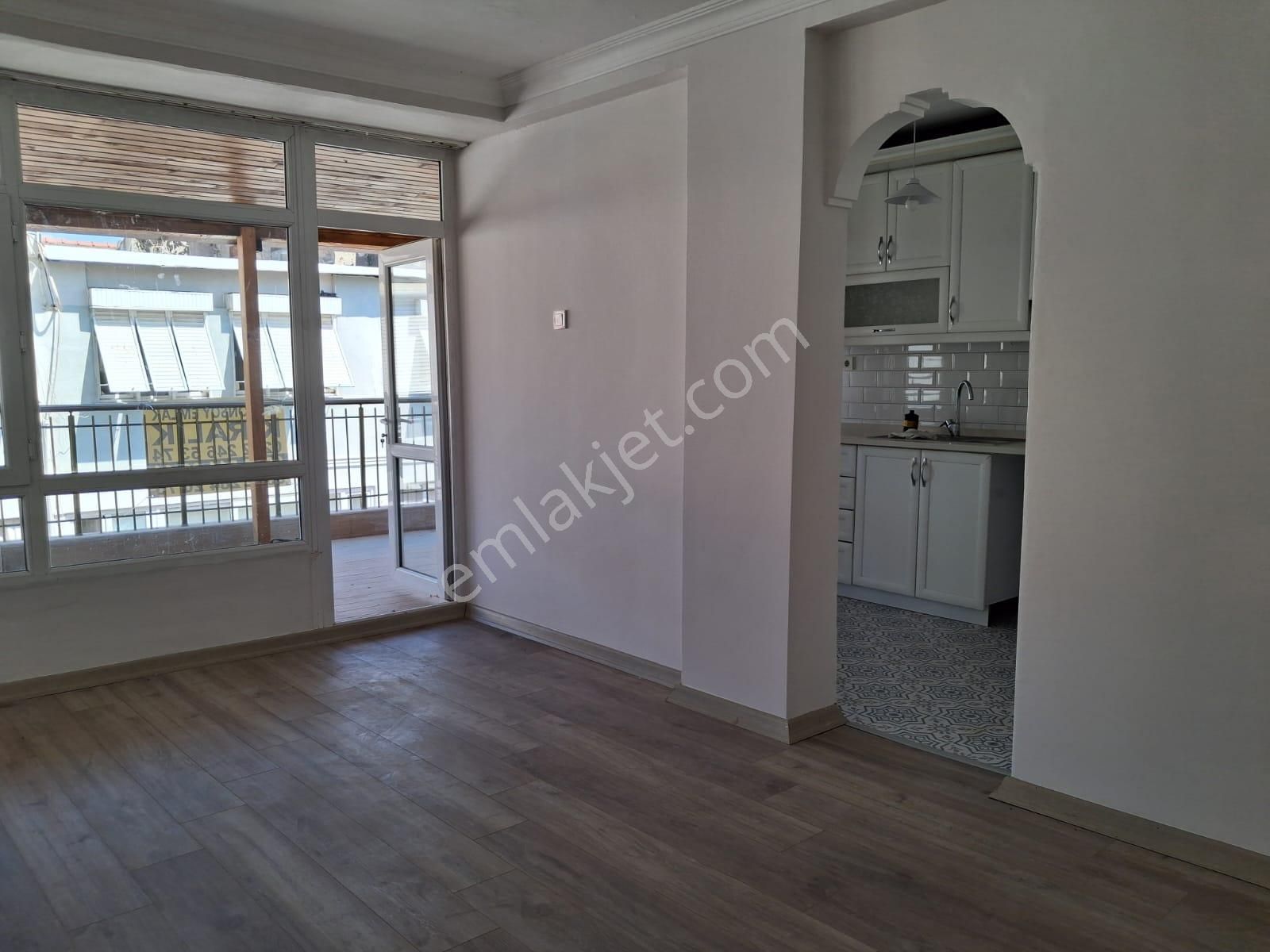 Güzelyalıda 24 Sokakda İçi Yapılı Teraslı İki Adet Balkonlu Son Kat - Görsel 27