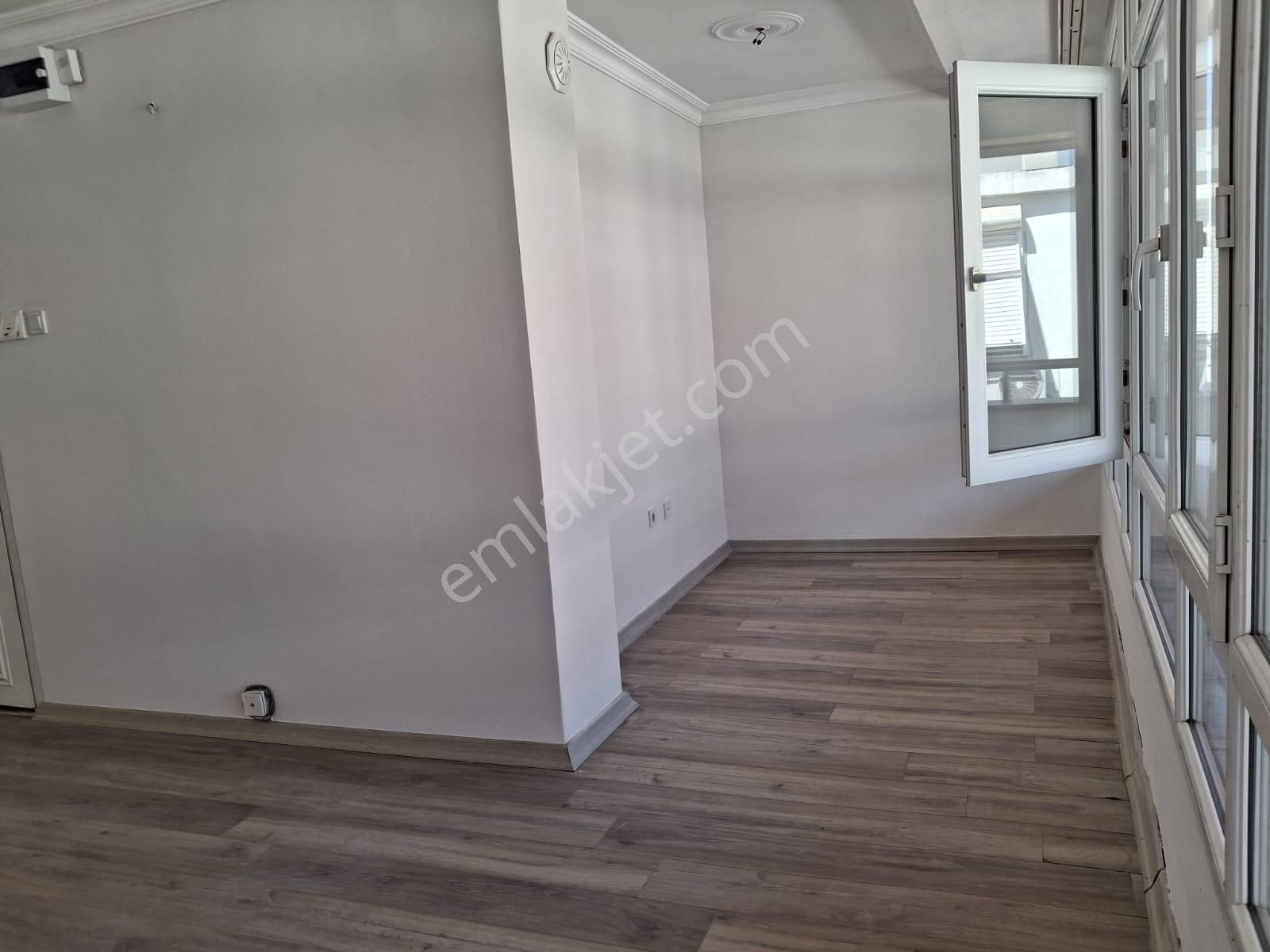 Güzelyalıda 24 Sokakda İçi Yapılı Teraslı İki Adet Balkonlu Son Kat - Görsel 29