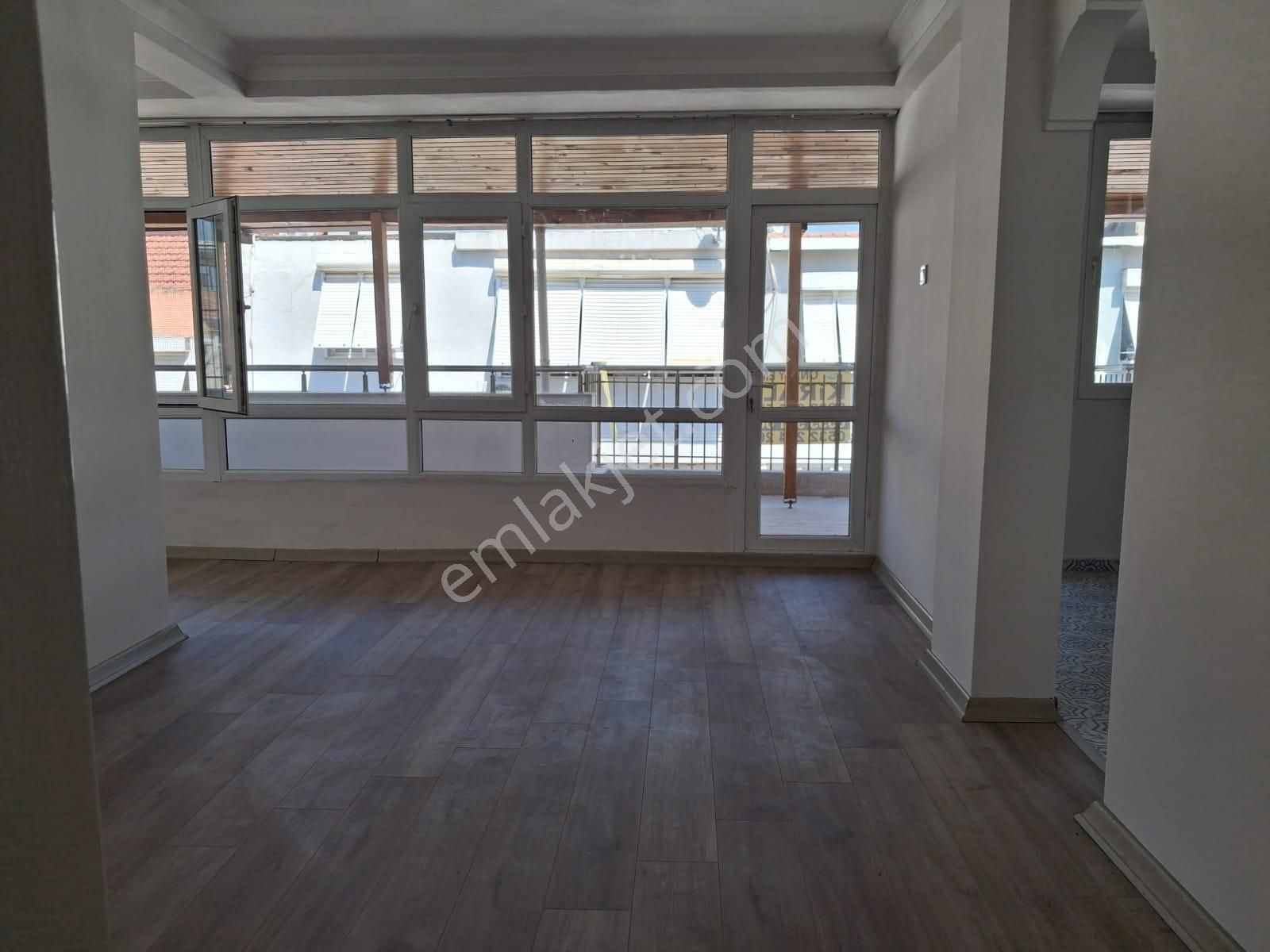 Güzelyalıda 24 Sokakda İçi Yapılı Teraslı İki Adet Balkonlu Son Kat - Görsel 12