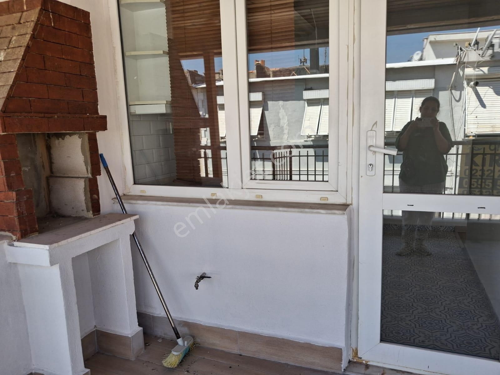 Güzelyalıda 24 Sokakda İçi Yapılı Teraslı İki Adet Balkonlu Son Kat - Görsel 34