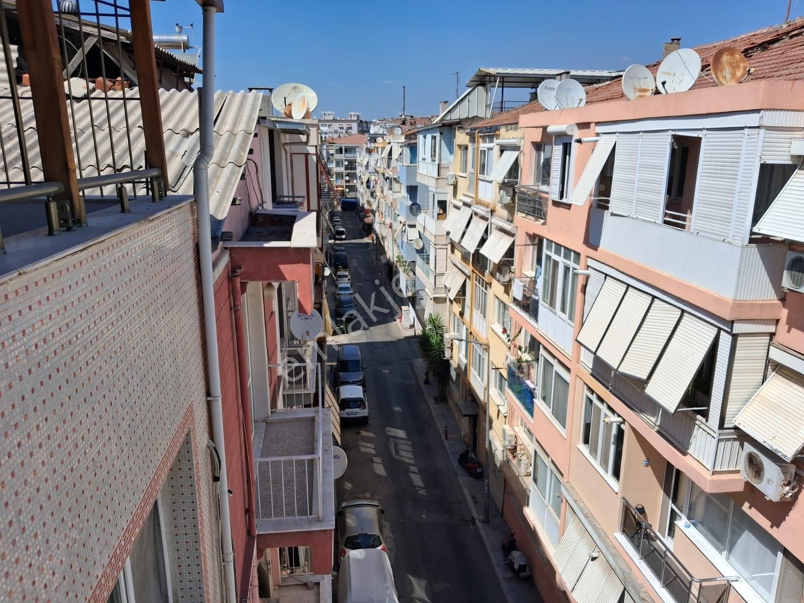 Güzelyalıda 24 Sokakda İçi Yapılı Teraslı İki Adet Balkonlu Son Kat - Görsel 31