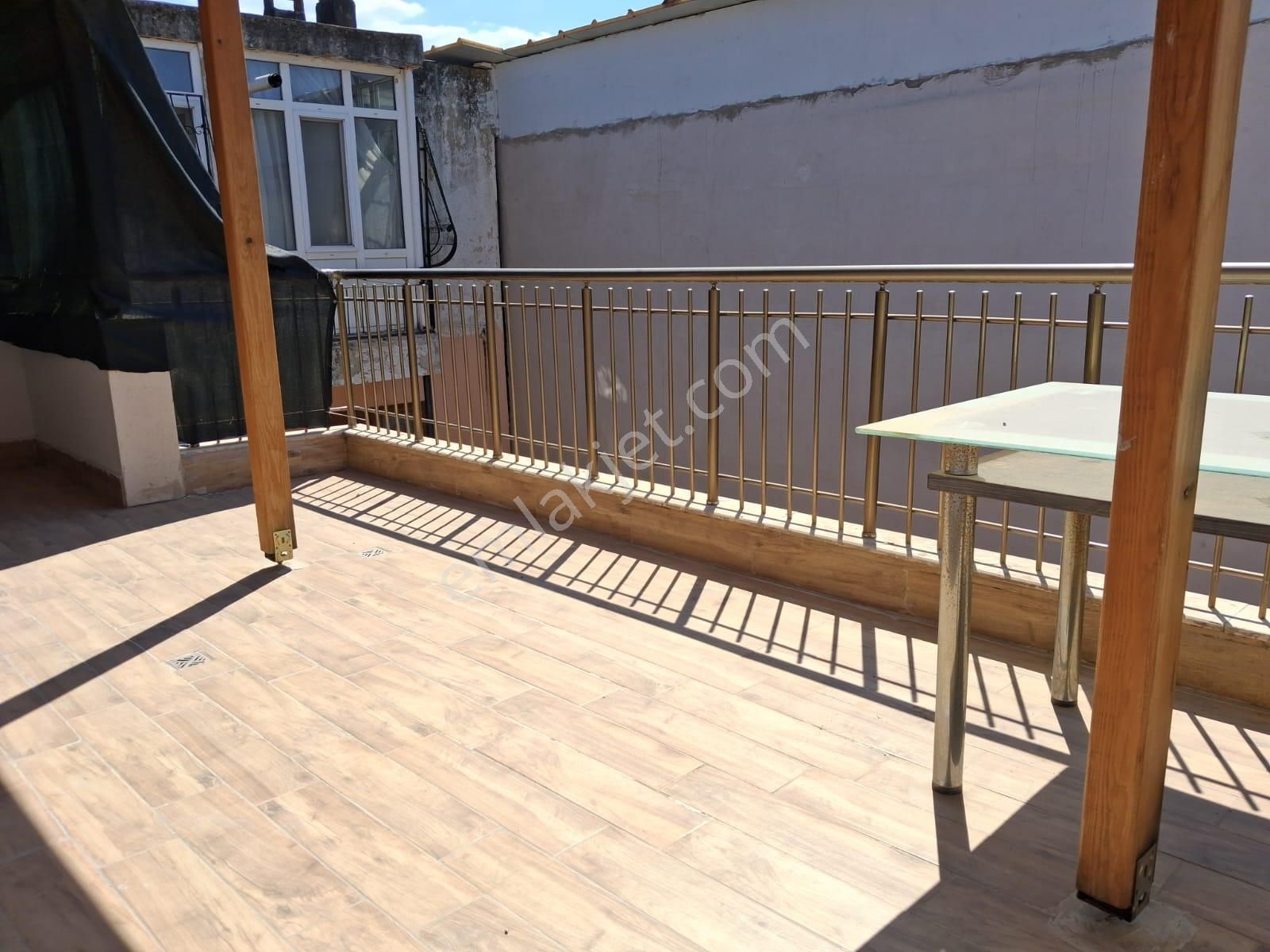 Güzelyalıda 24 Sokakda İçi Yapılı Teraslı İki Adet Balkonlu Son Kat - Görsel 8