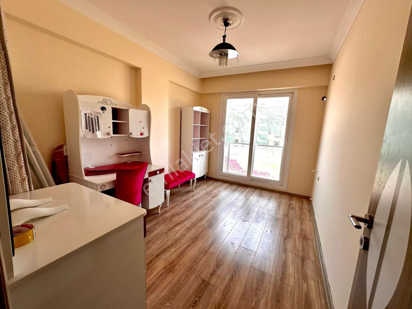 Didim Efeler Satılık 3+1 Dairefeler 5 Yıllık Binada 1.kat 3+1 Ayrı Mutfak 4.750 Bin Tl Pazarlıklı - Görsel 5