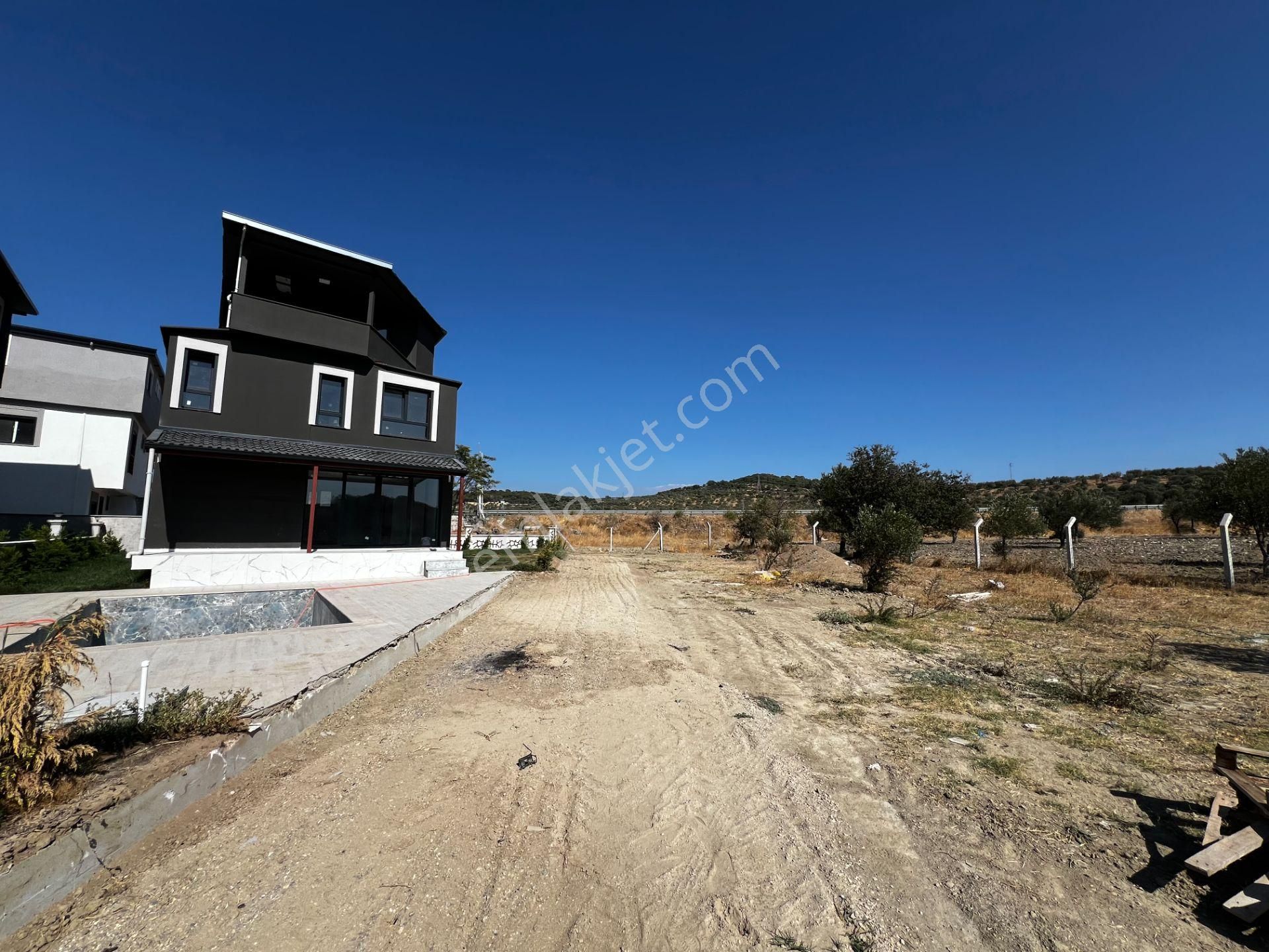 Şakranda 4+1 Modern Havuzlu Villa Fırsatı