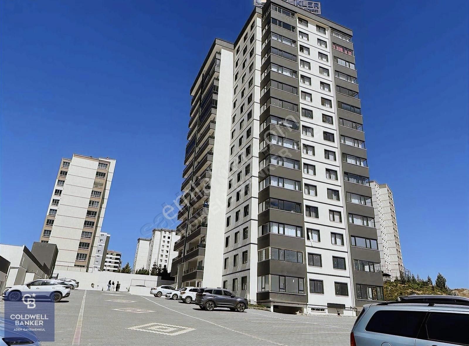 Yenimahalle Susuzda Satılık 5+1 Lüks Daire