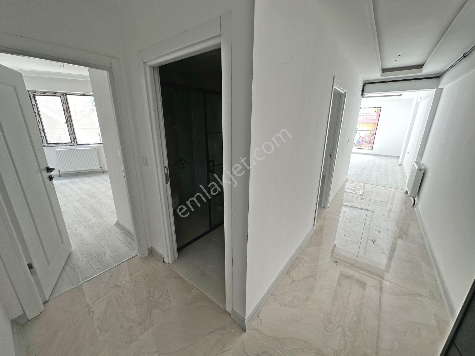 Ertuğrul Gazi Mahallesinde Metro Yakını Ara Katta Asansörlü 2+1 Satılık Daire - Görsel 13