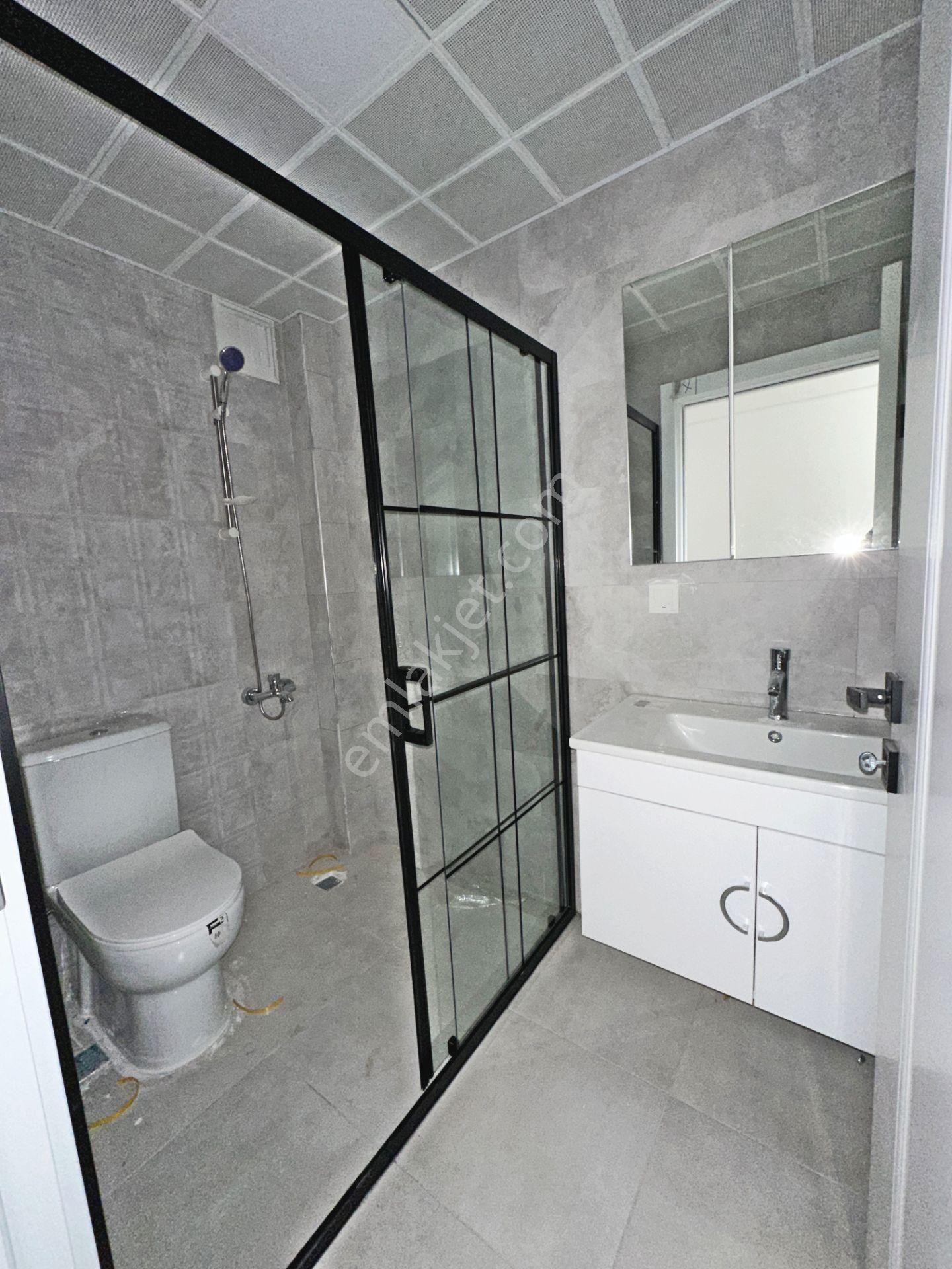 Ertuğrul Gazi Mahallesinde Metro Yakını Ara Katta Asansörlü 2+1 Satılık Daire - Görsel 8