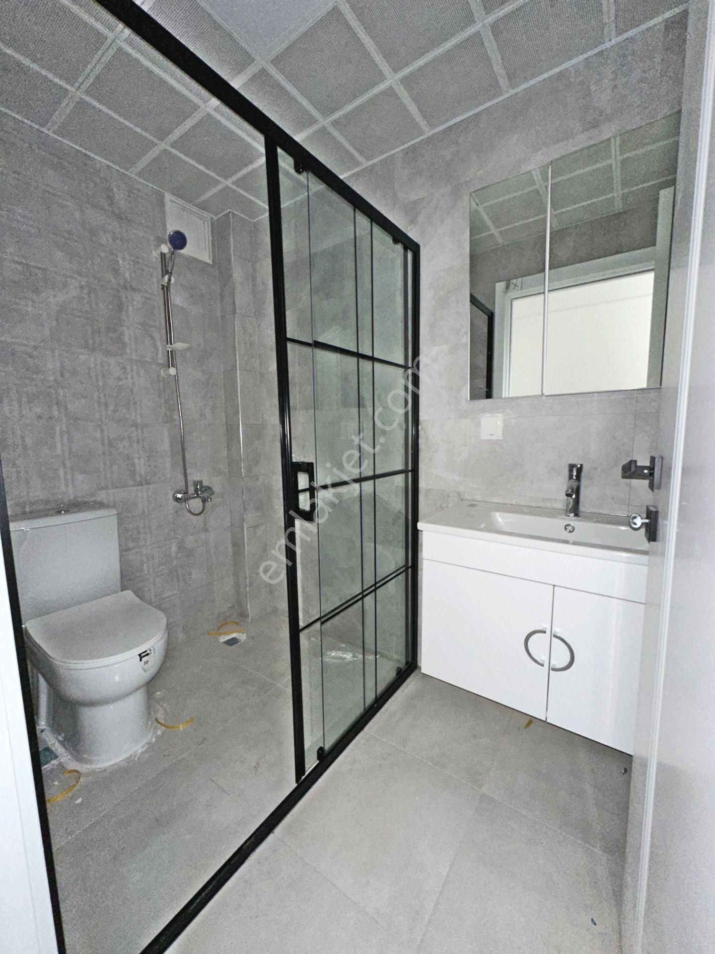 Ertuğrul Gazi Mahallesinde Metro Yakını Ara Katta Asansörlü 2+1 Satılık Daire - Görsel 9