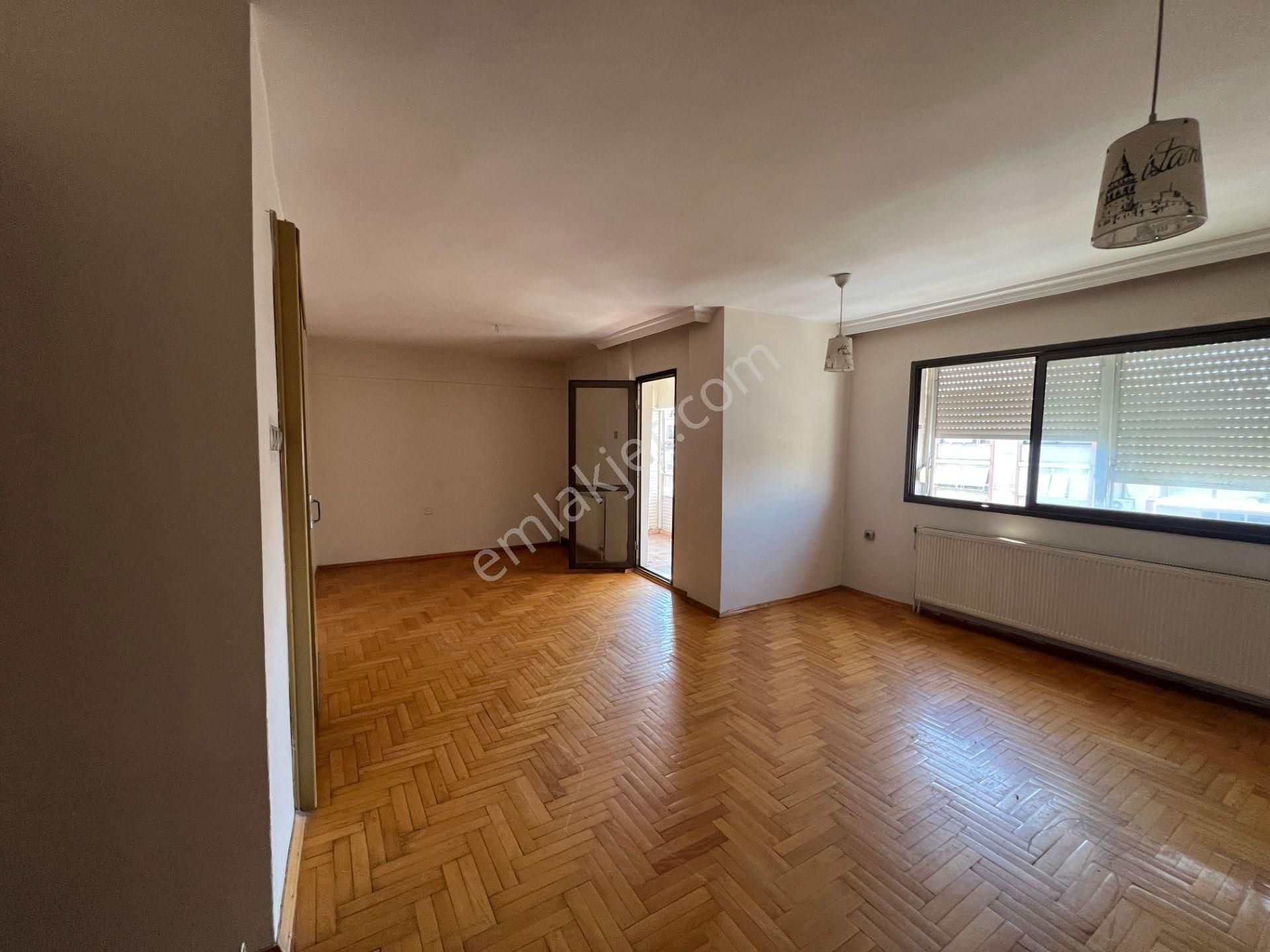 Bahriye Üçok Rüştü Sardağ Caddesi Üzeri Satılık 2+1 Daire - Görsel 2