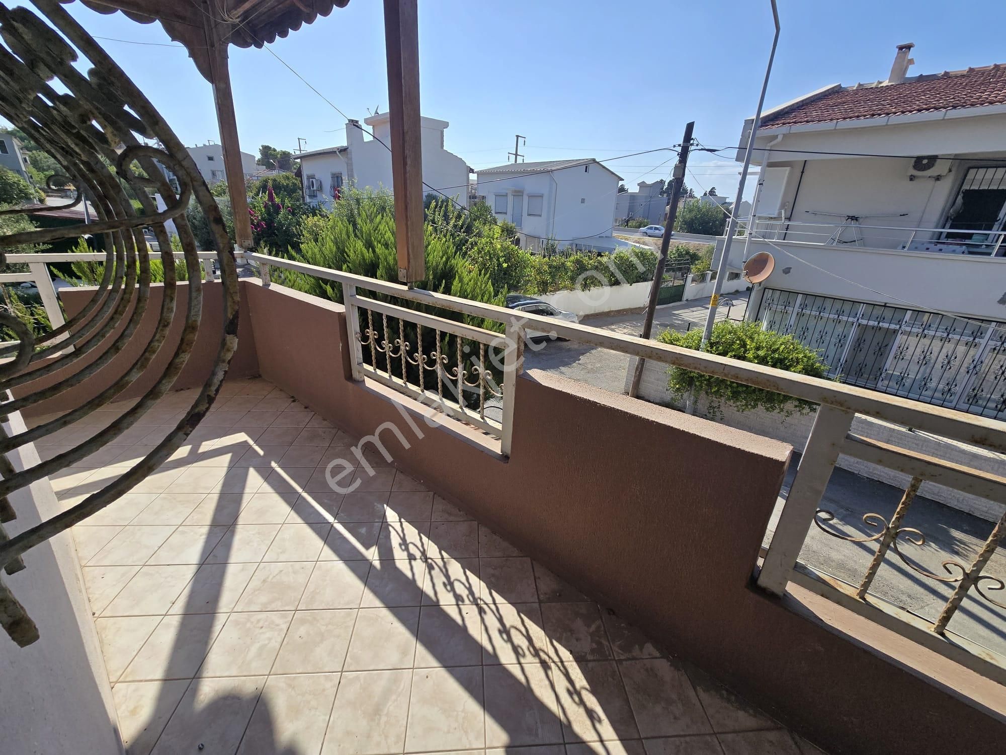 Urla Kalabakta Denize 100m. D.gazlı Dubleks Satılık 3+1 Villa - Görsel 13