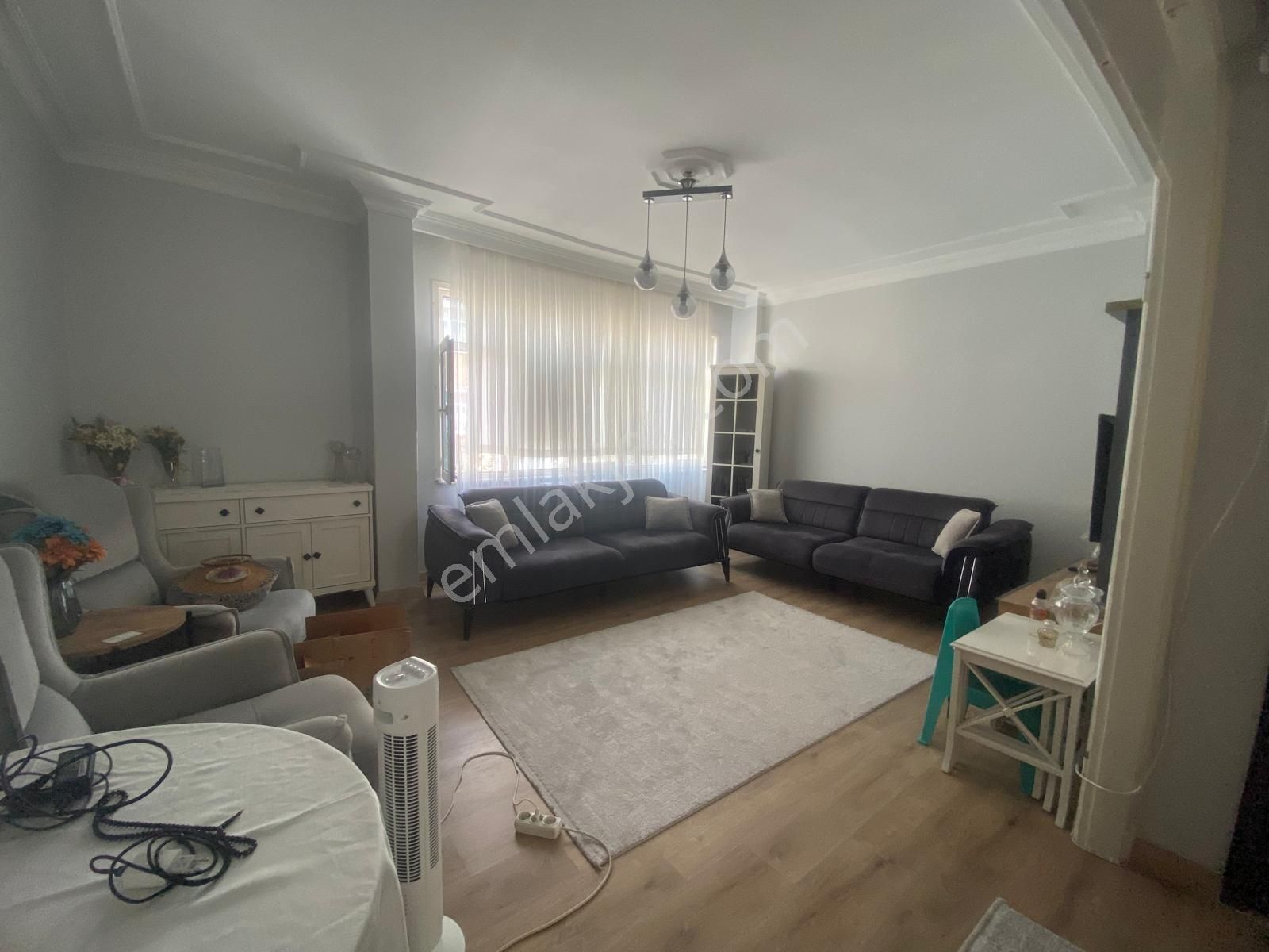 Bayrampaşa Yenidoğan Mahallesi Malkoçoğlu Sokakta / 2+1/110m2/3.kat Kiralık Daire 30.000 Tl