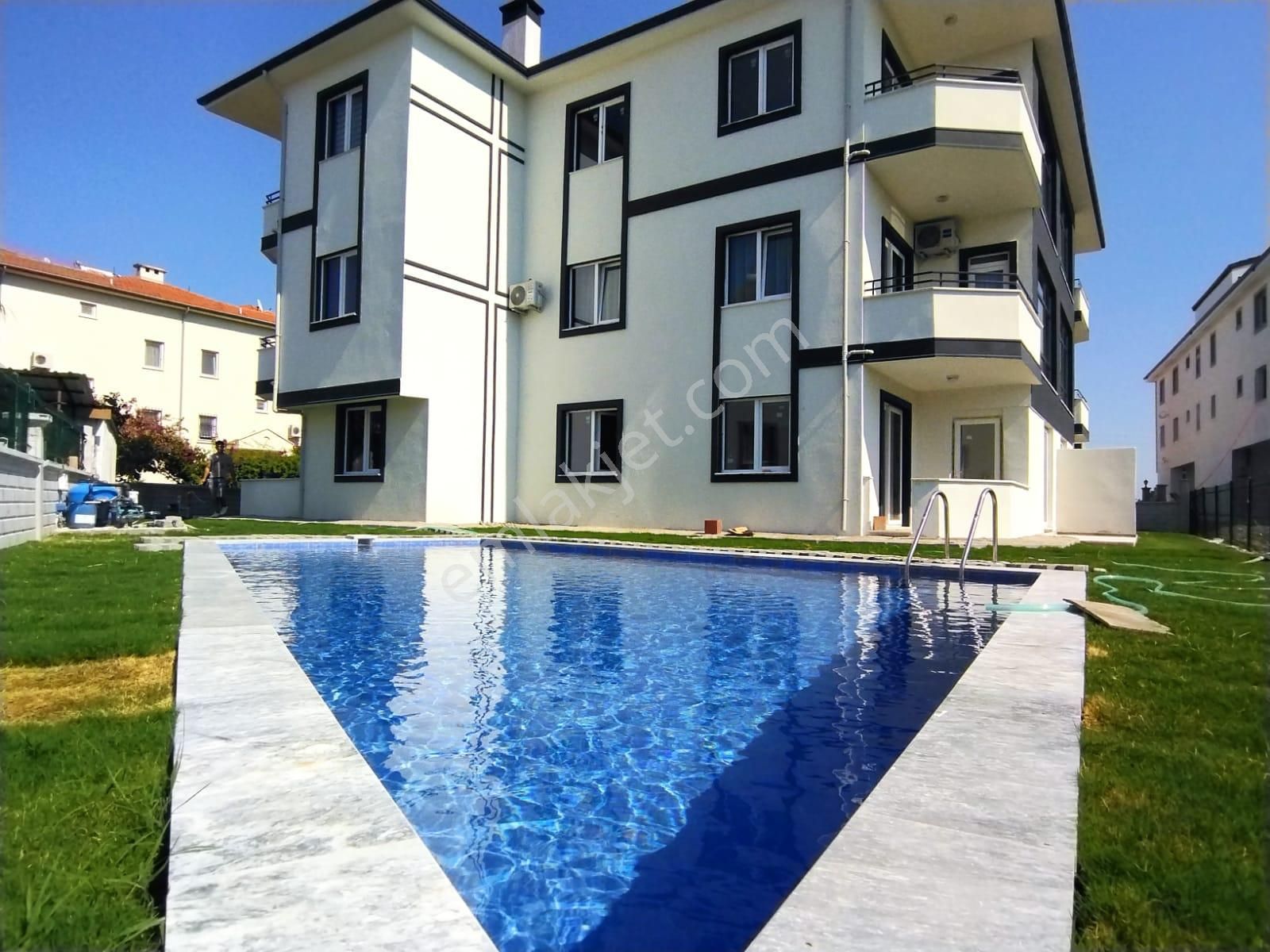 Dalaman Hürriyet'te Havuzlu Site'de Eşyalı 1+1 Daire Kiralık