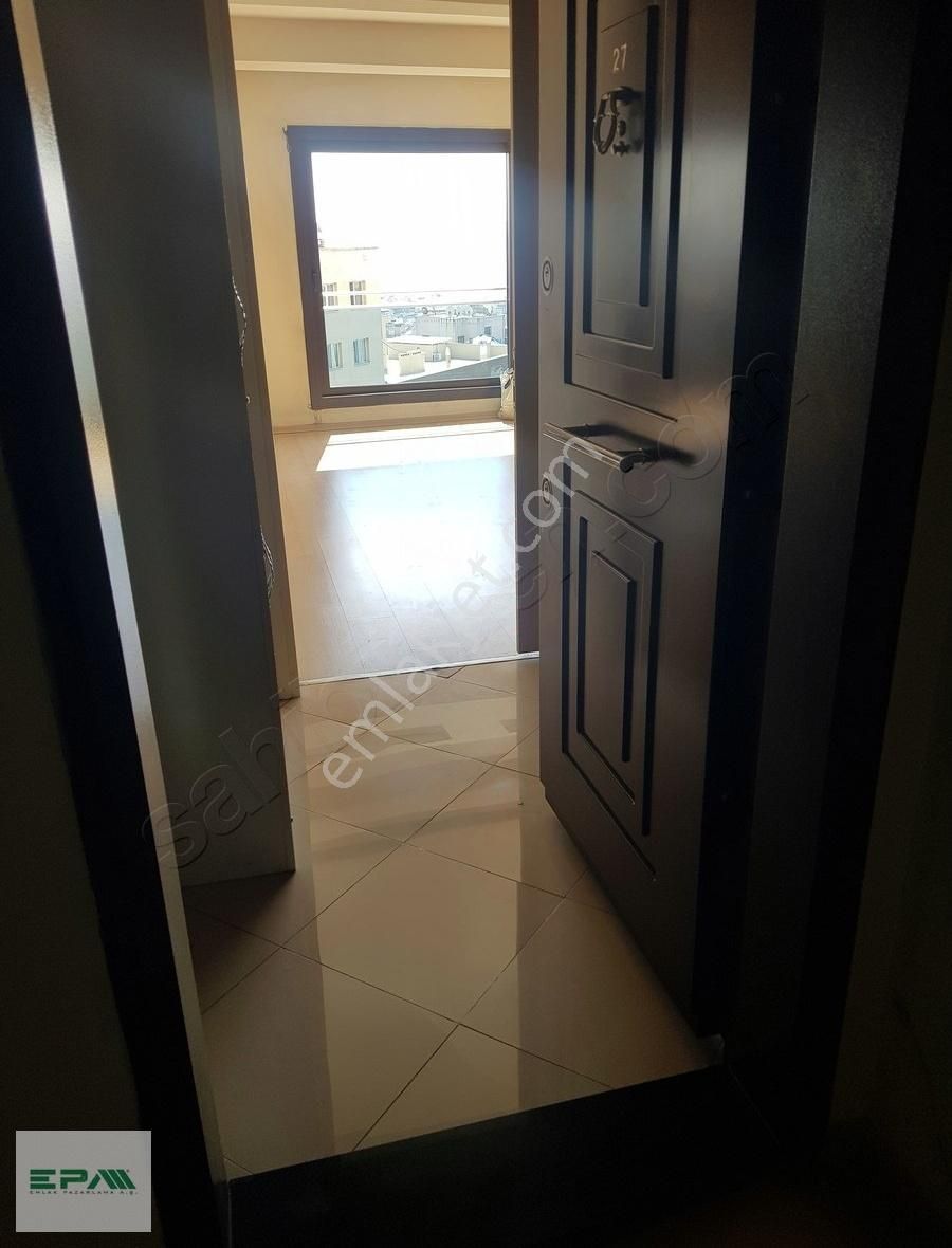 Satılık Mızraklıdere Cadde Üzeri Genç Bina