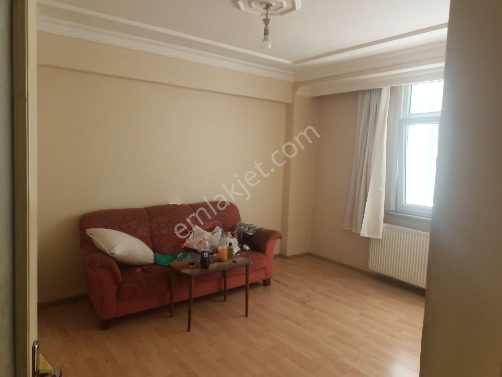 İsmetpaşa Mahallesi 2+1 100 M2 1. Kat Tramvay Dibi Kiralık Temiz Daire