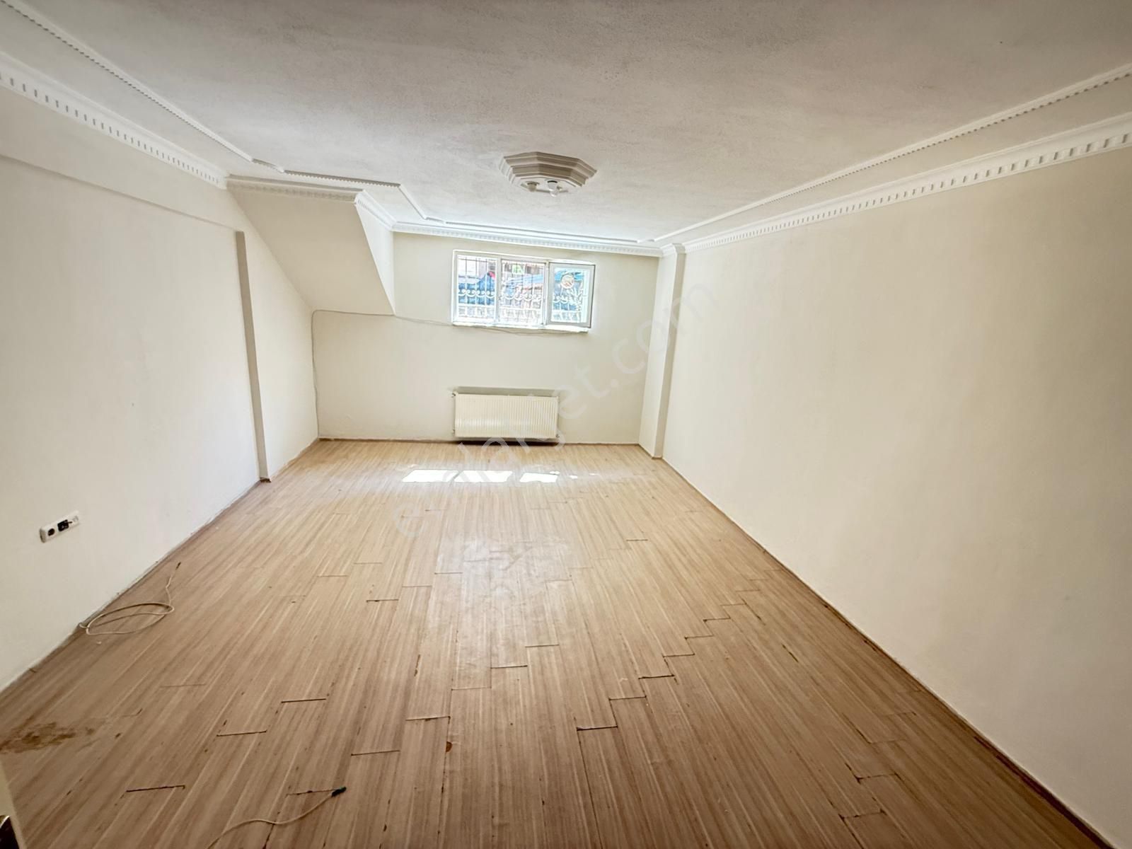Sefaköy İnönü Mah Kiralık Yeni Binda 1+1 Daire Kobili Bahçe Kat