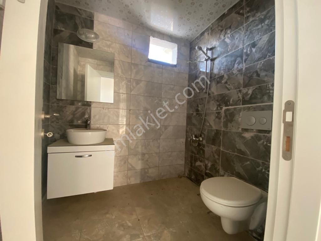 Deniz Manzaralı 2+1 Açık Mutfaklı Yaz Kış Oturuma Uygun Kiralık - Görsel 23