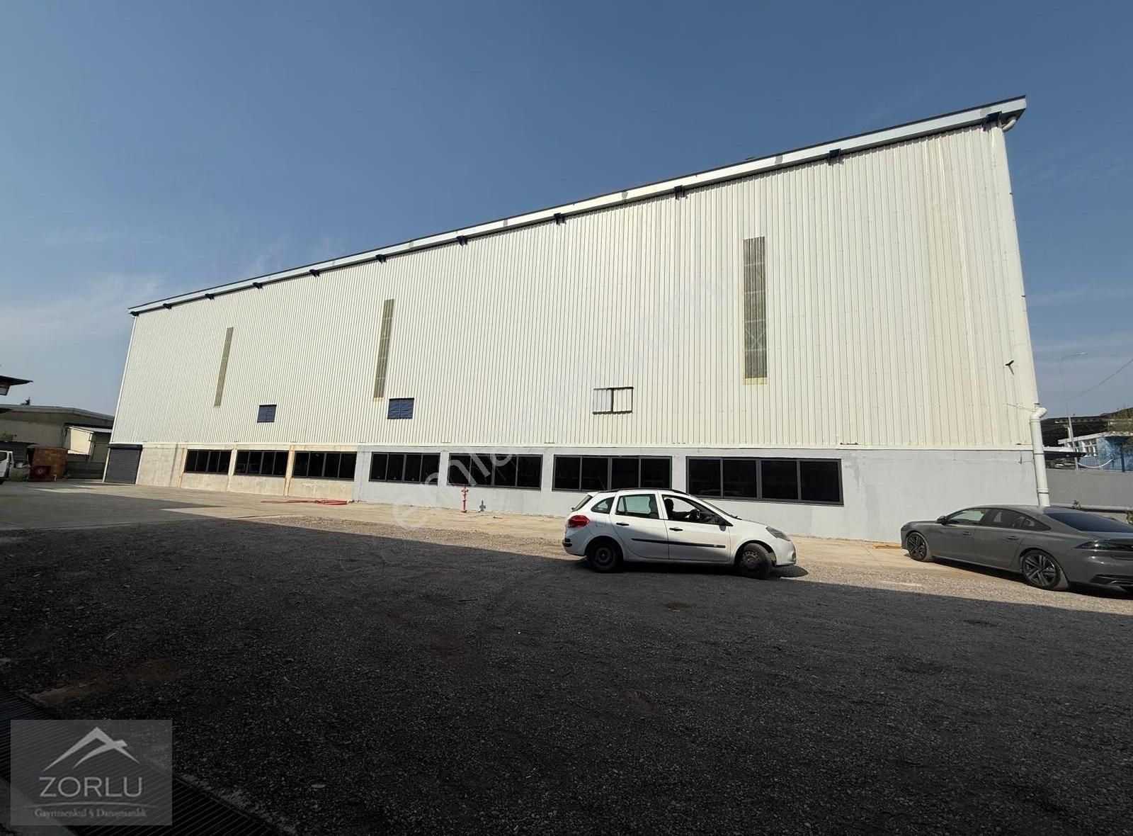 Zorlu Gayrimenkul'den Organize Sanayi'de 1000m2 Depo +1000 M2 - Görsel 9