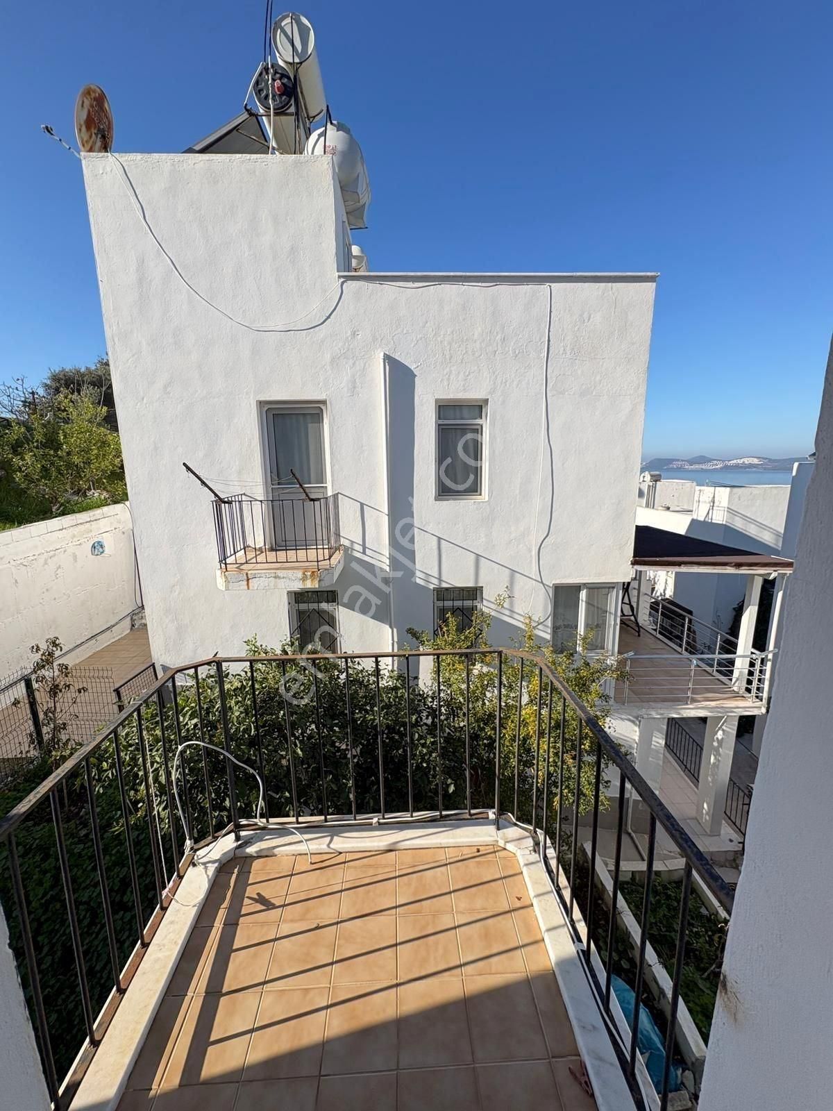 Güllük'te Deniz Manzaralı Kiralık Tripleks Villa - Görsel 24